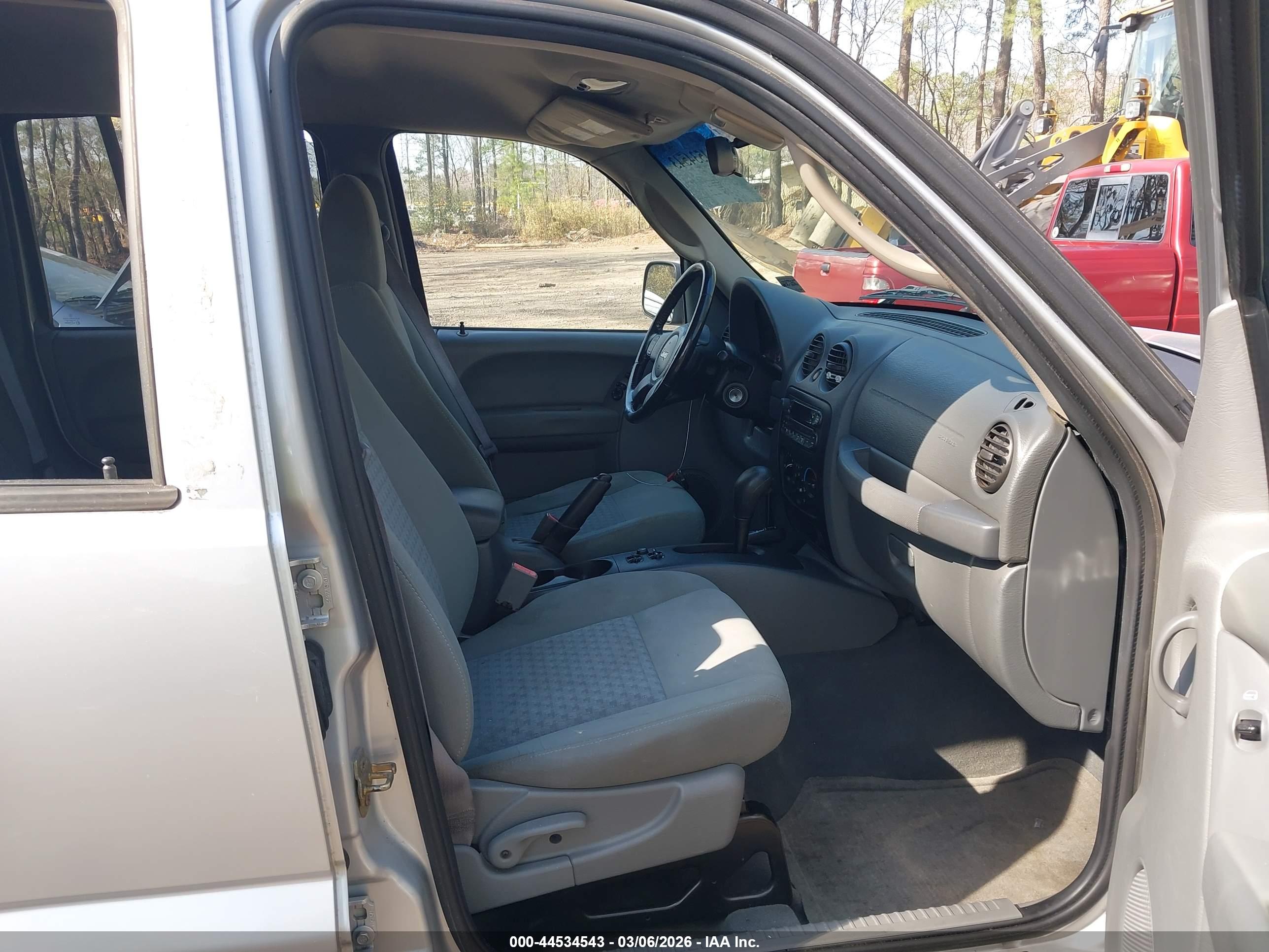 JEEP LIBERTY image 5