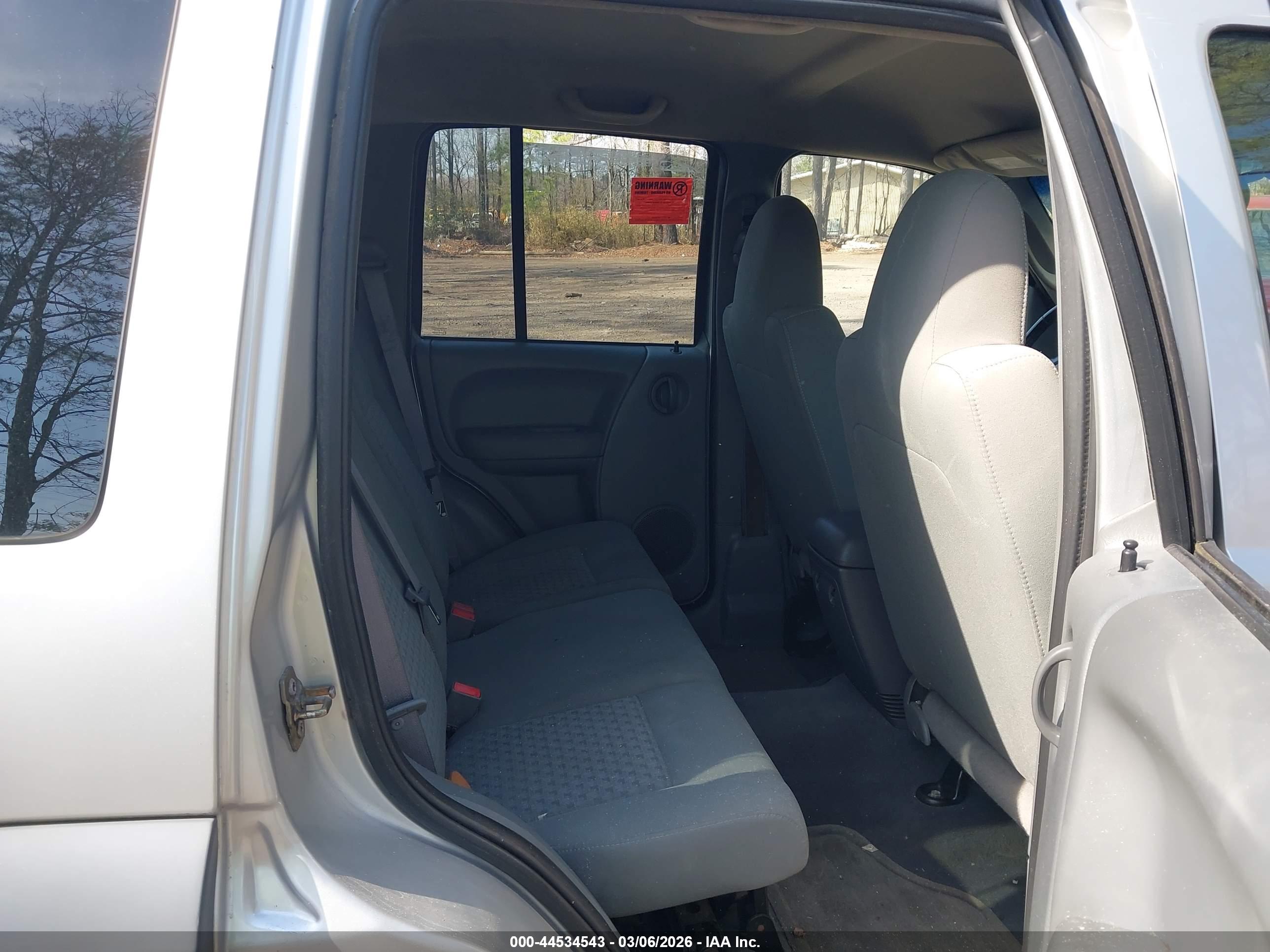 JEEP LIBERTY image 8