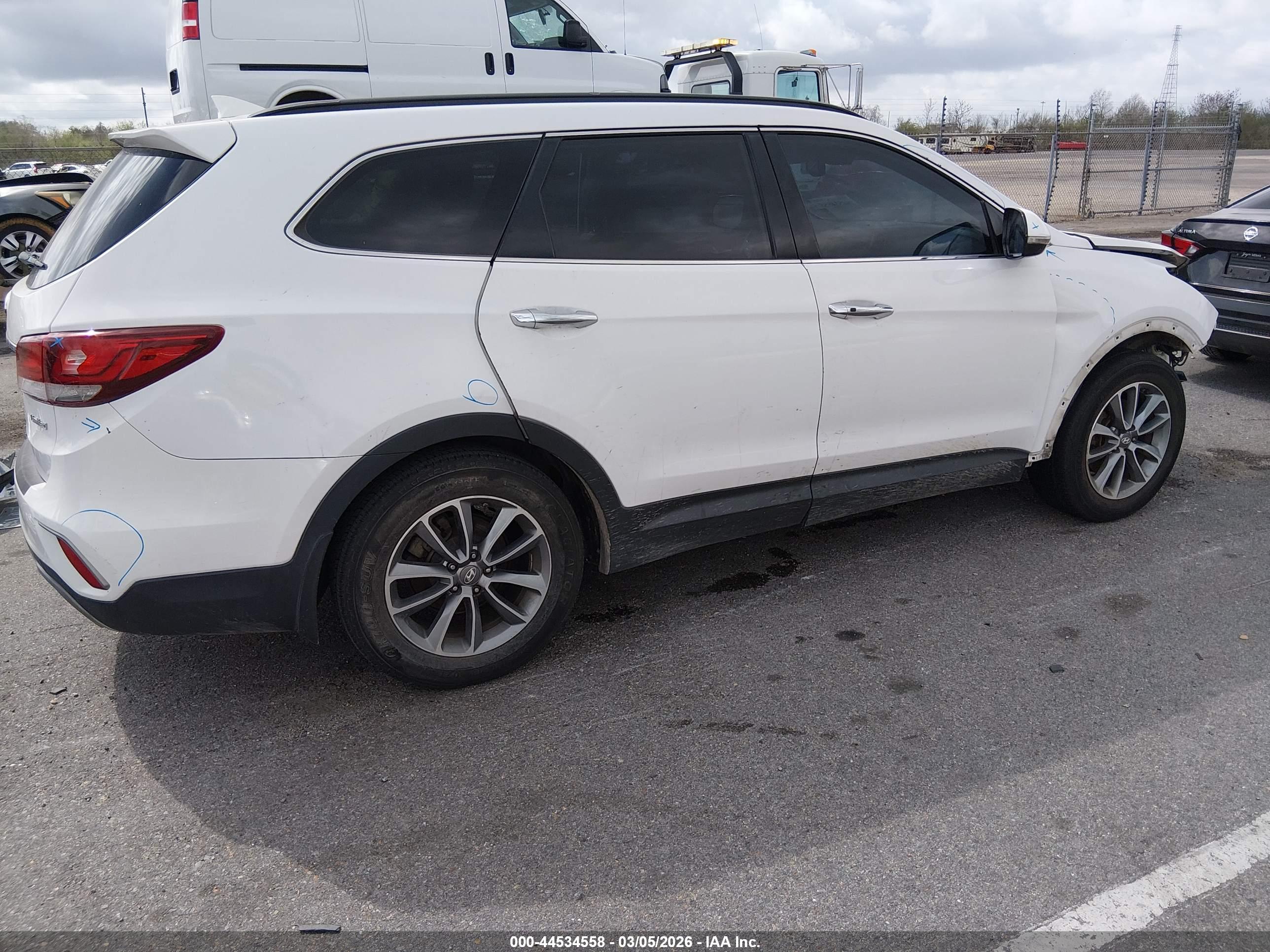 HYUNDAI SANTA image 4