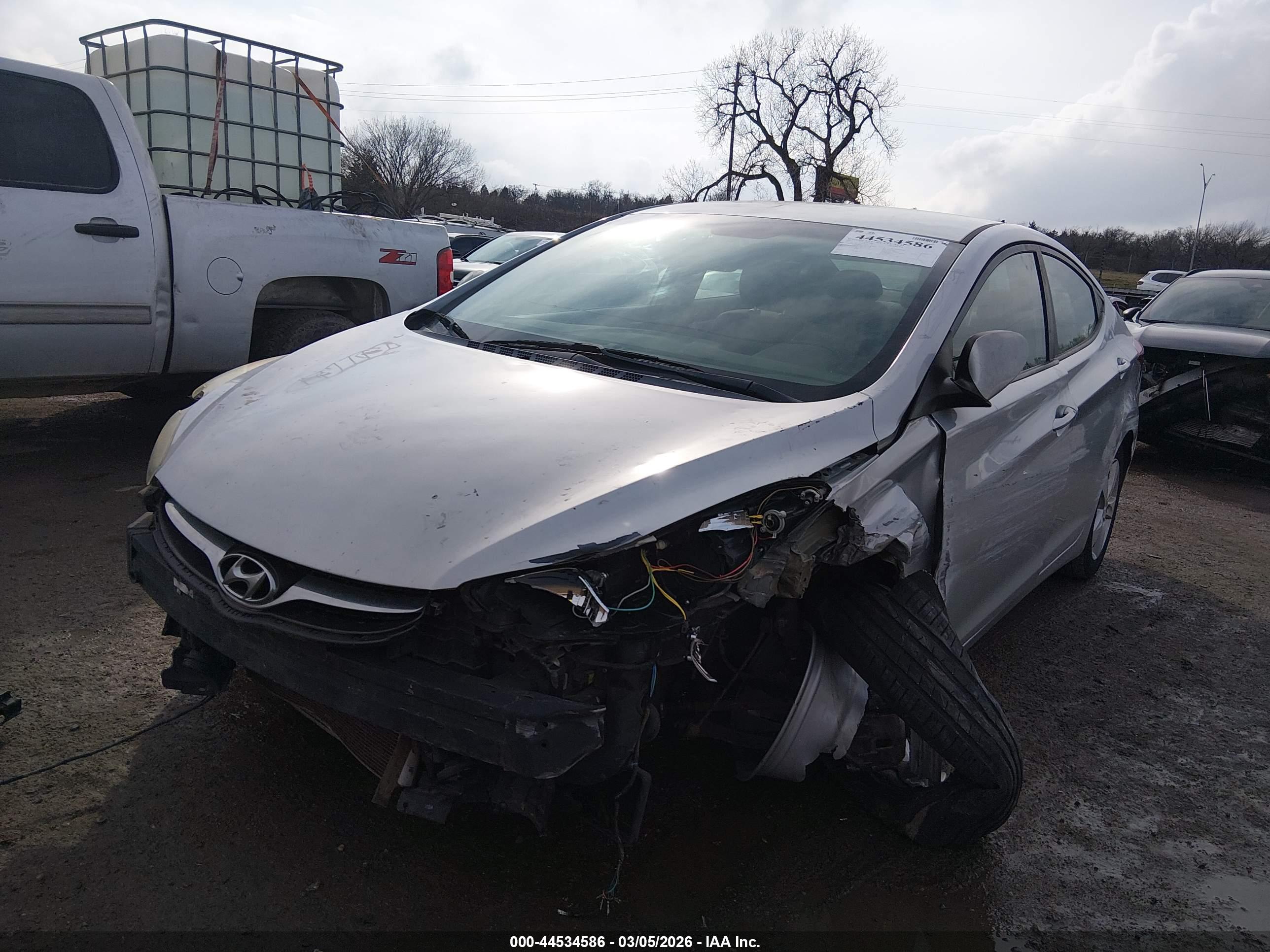 HYUNDAI ELANTRA image 2