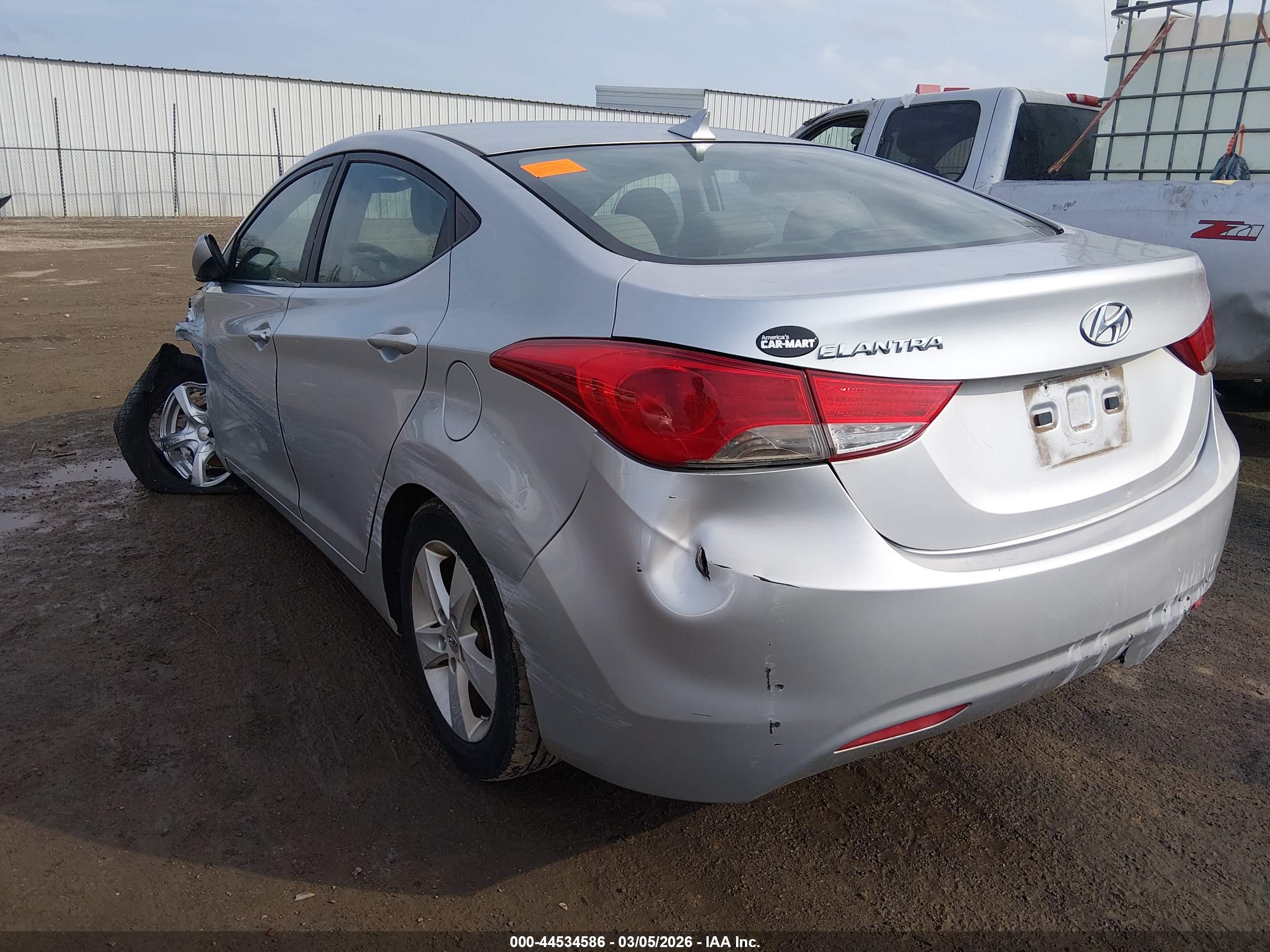 HYUNDAI ELANTRA image 3