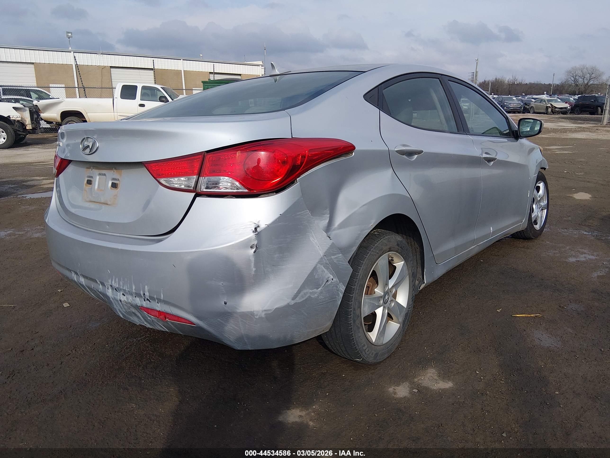 HYUNDAI ELANTRA image 4