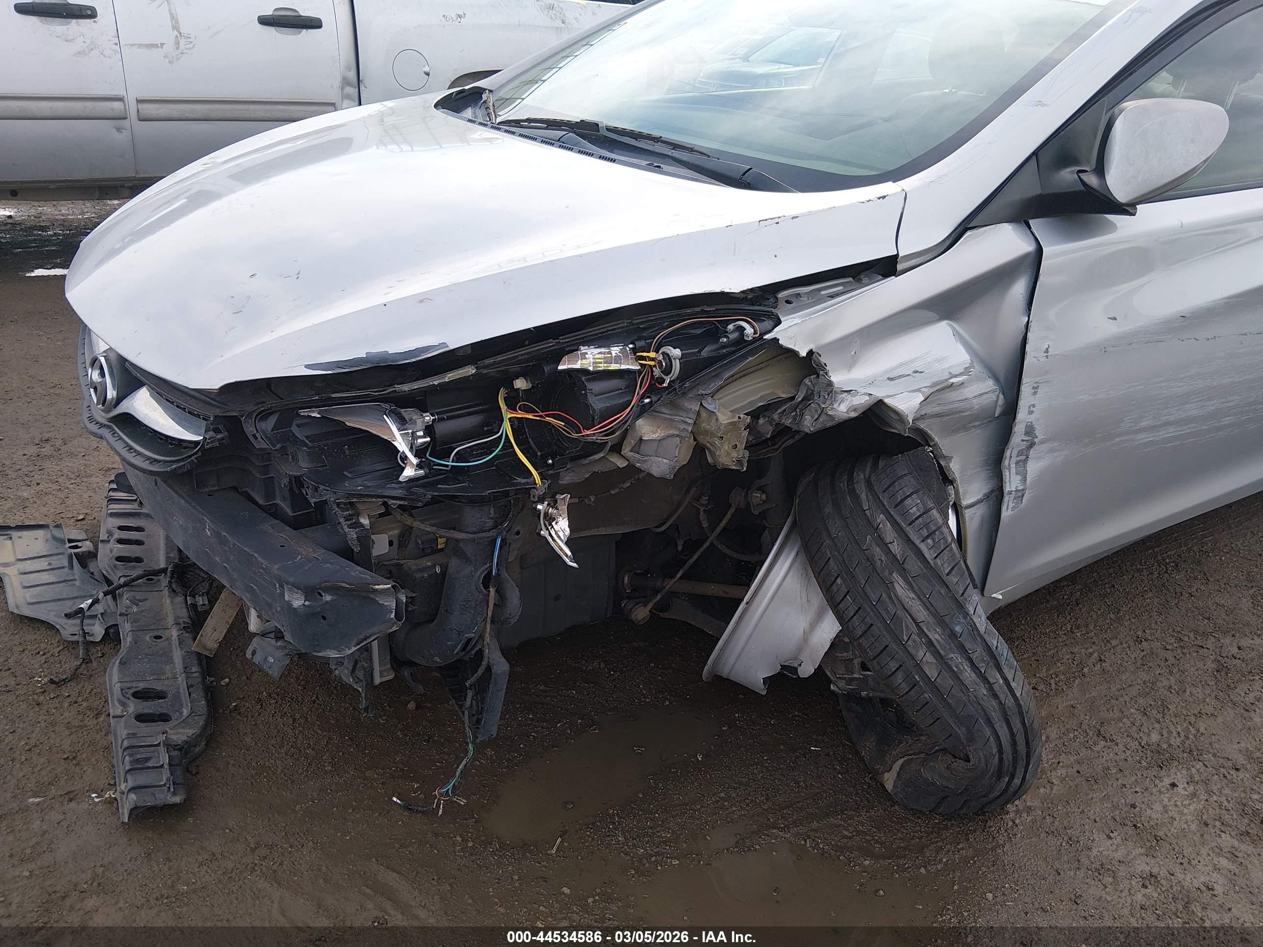 HYUNDAI ELANTRA image 6