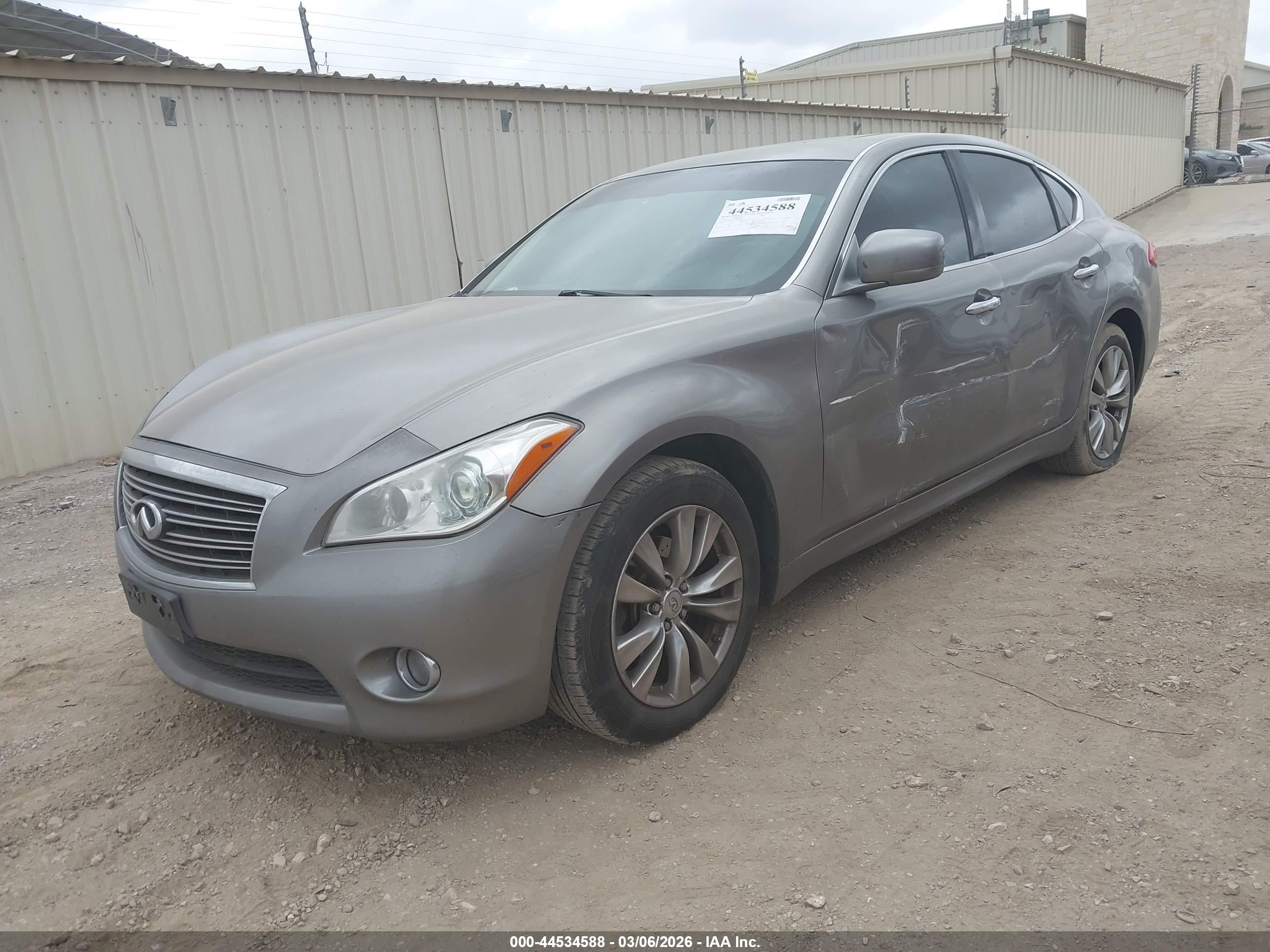INFINITI M37 image 2