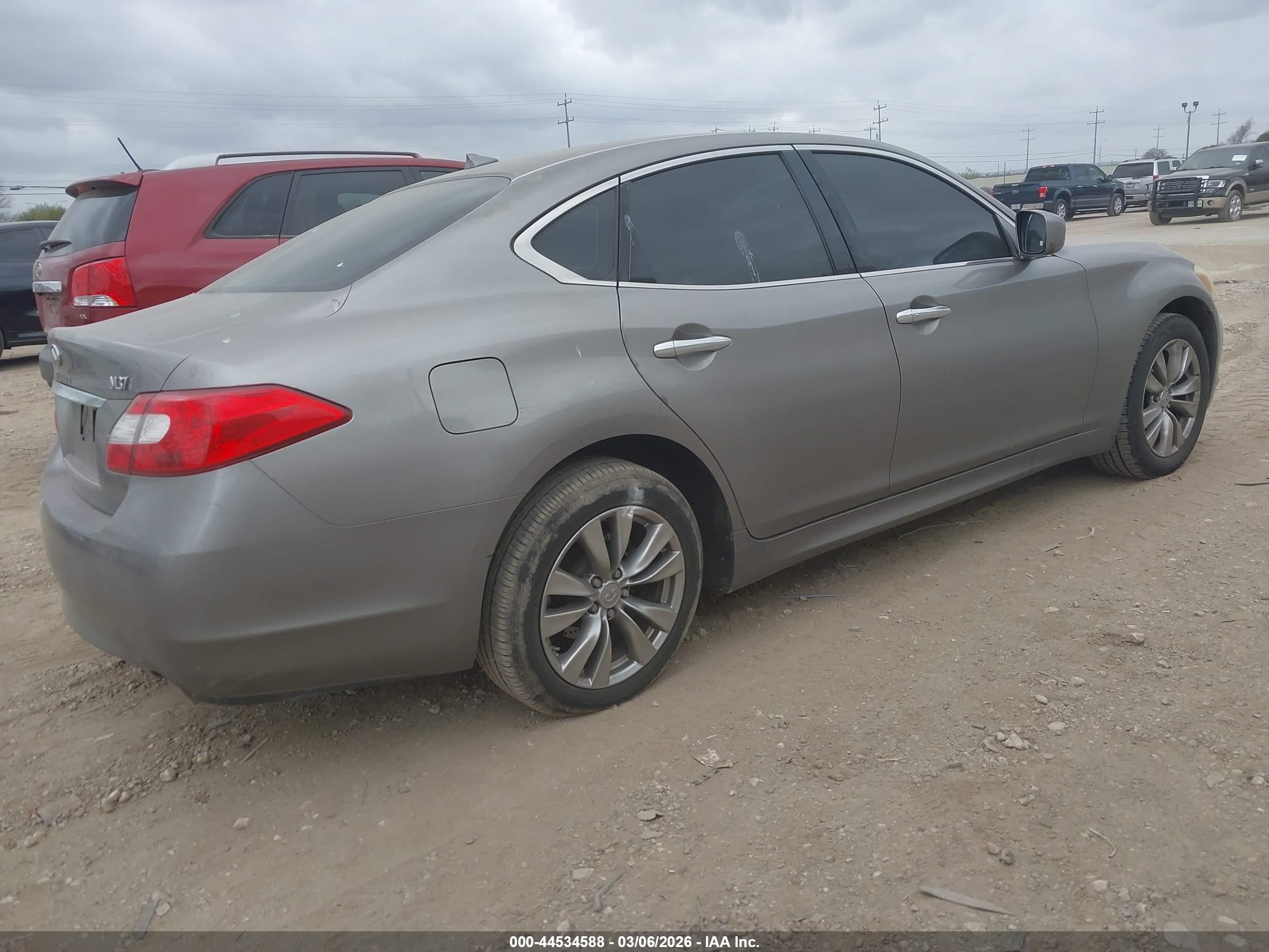 INFINITI M37 image 4