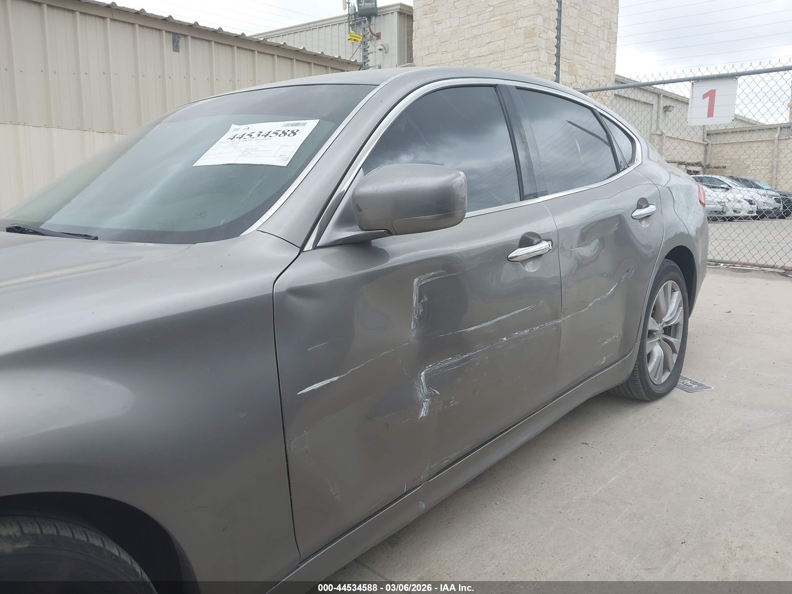 INFINITI M37 image 6
