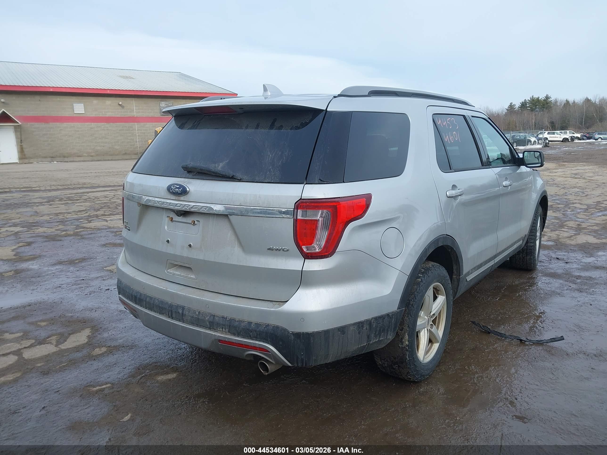 FORD EXPLORER image 4