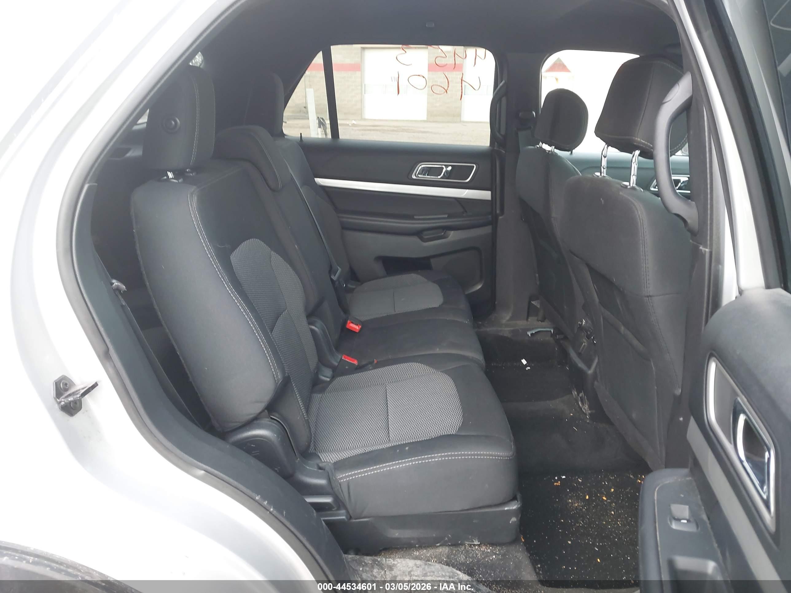 FORD EXPLORER image 8