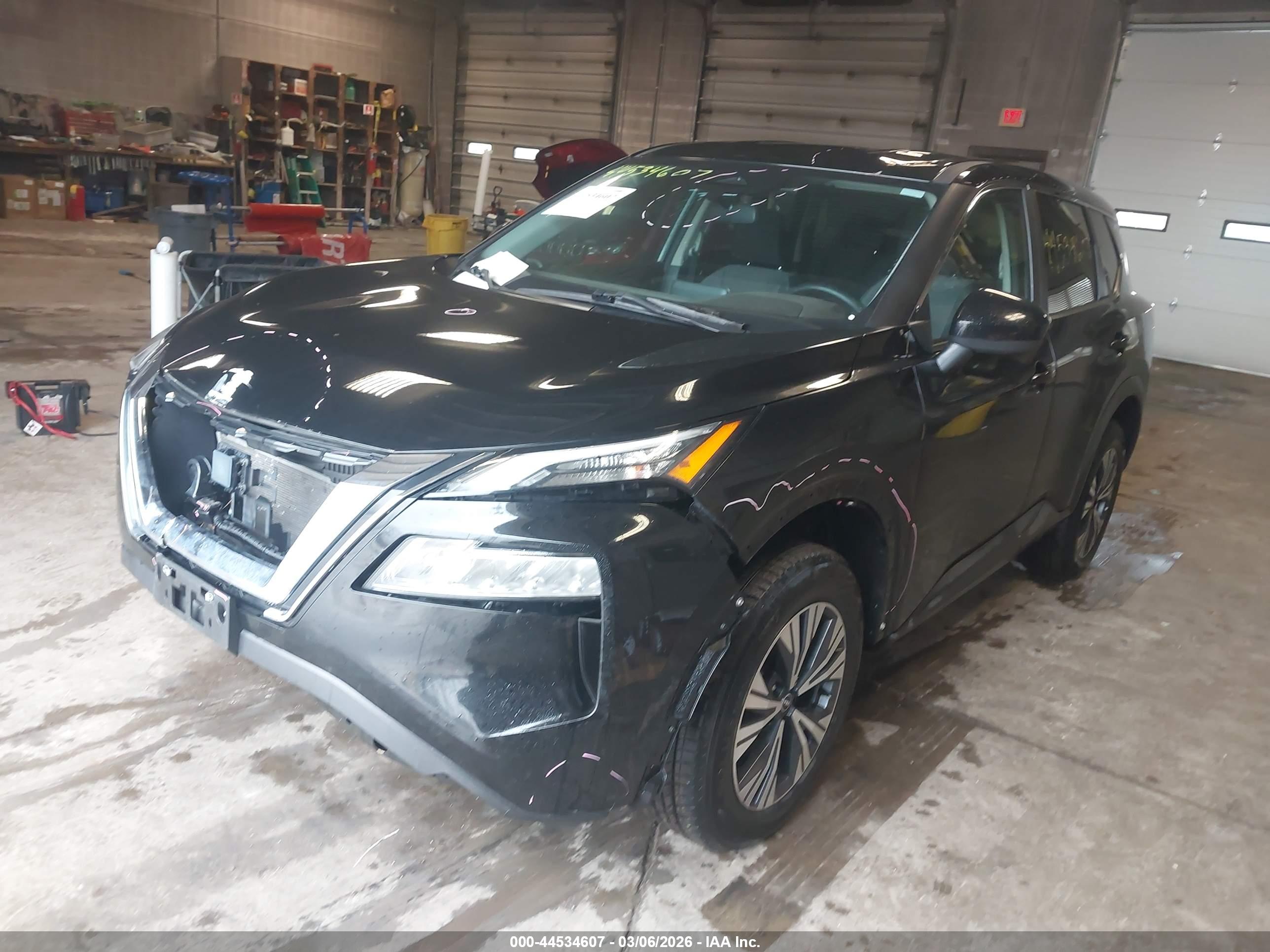 NISSAN ROGUE image 2