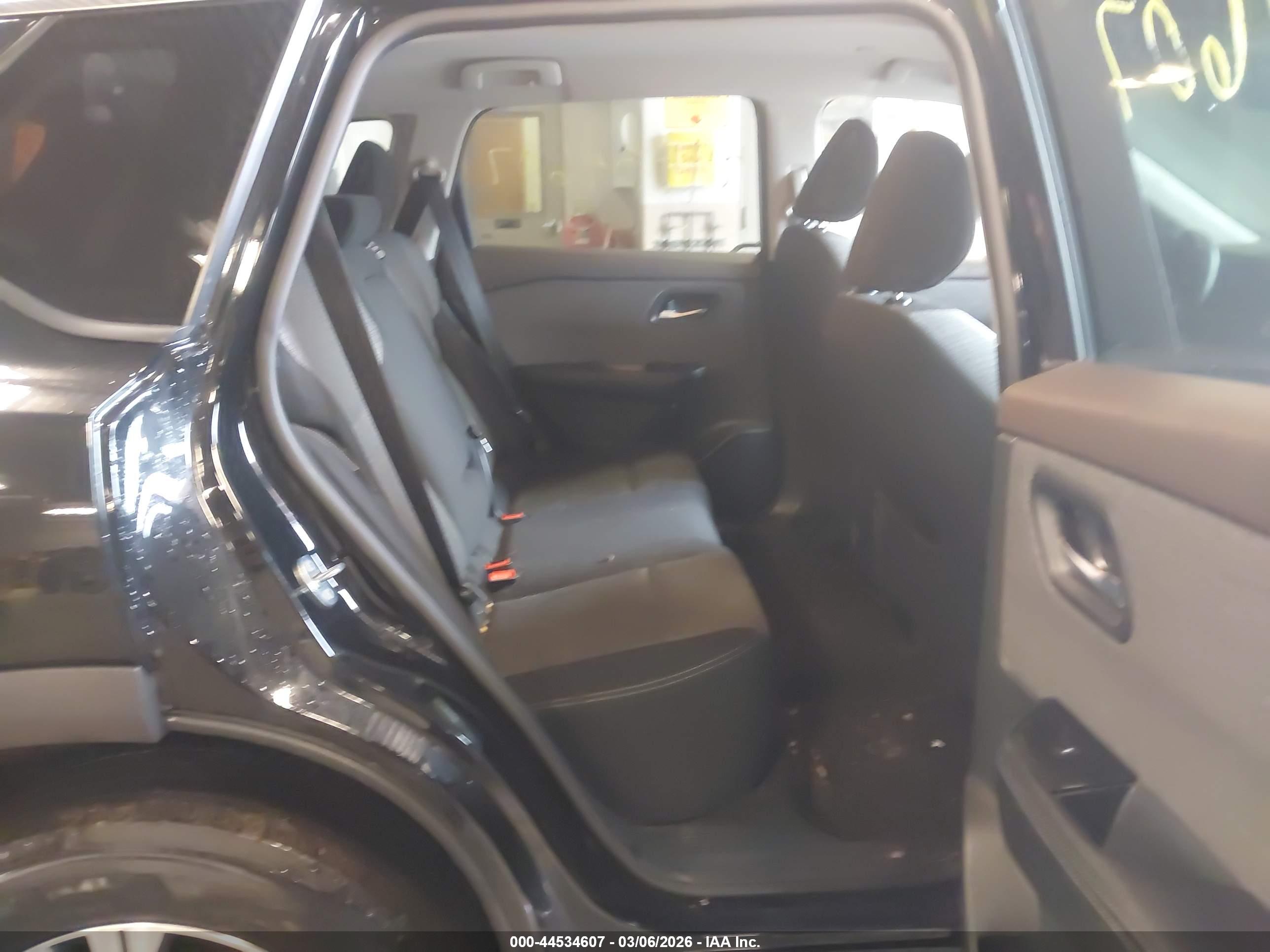NISSAN ROGUE image 8