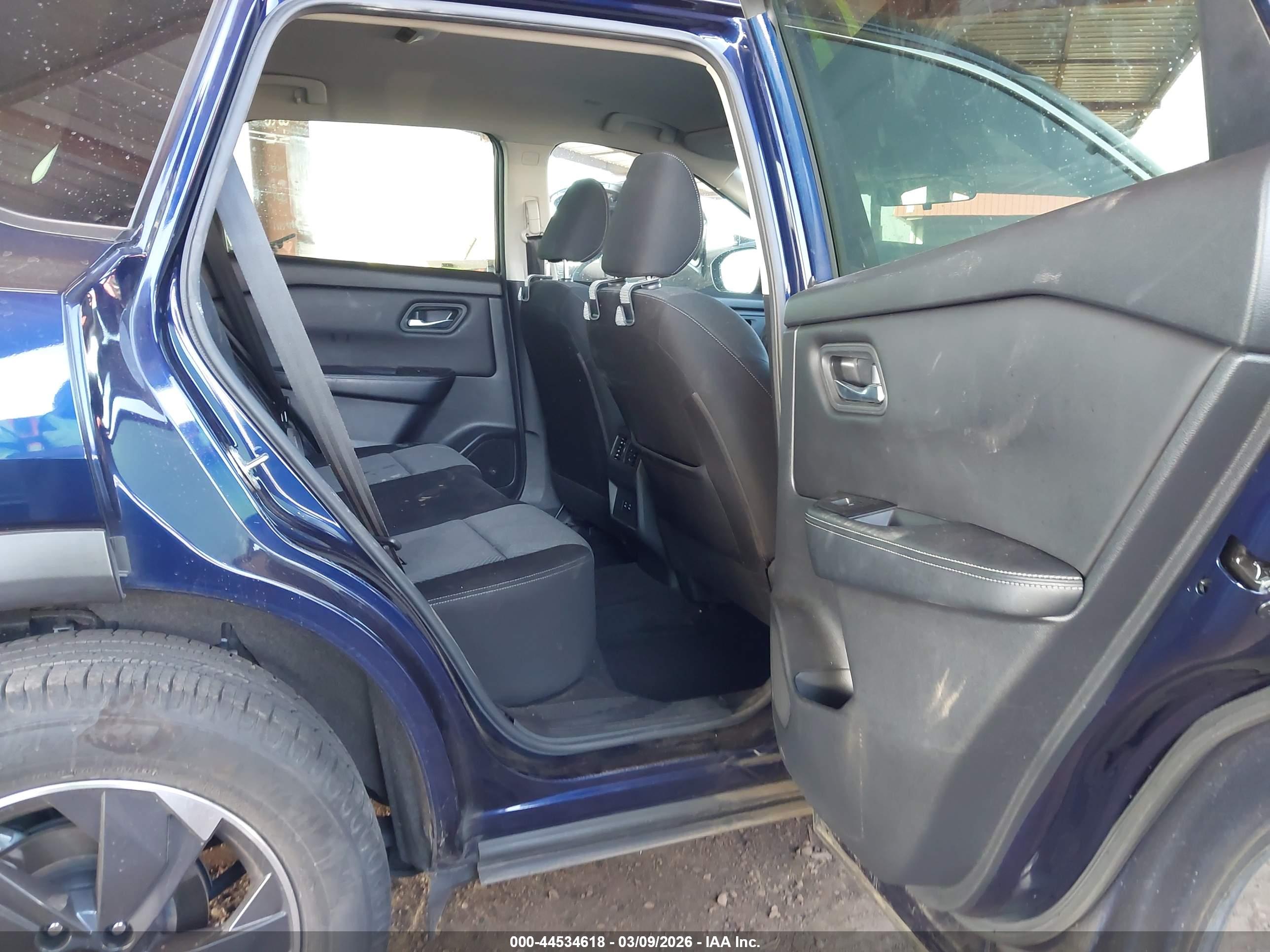 NISSAN ROGUE image 8
