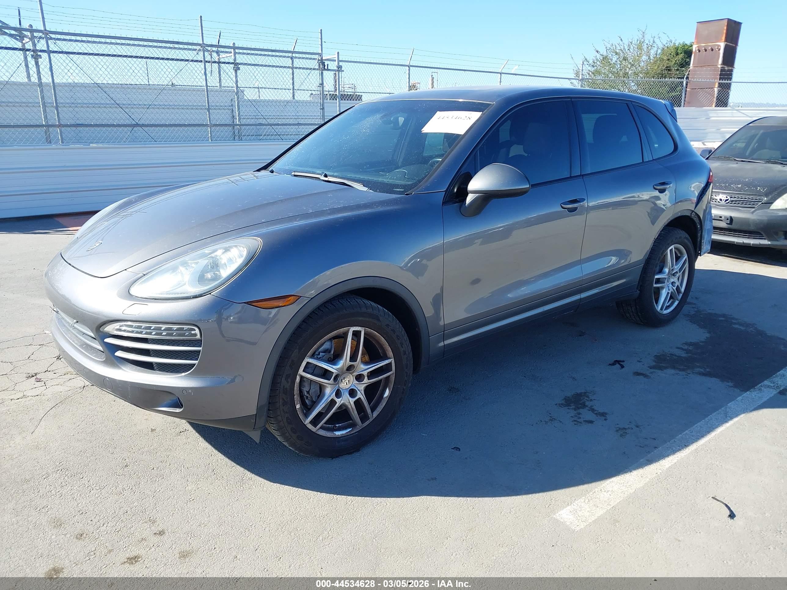 PORSCHE CAYENNE image 2