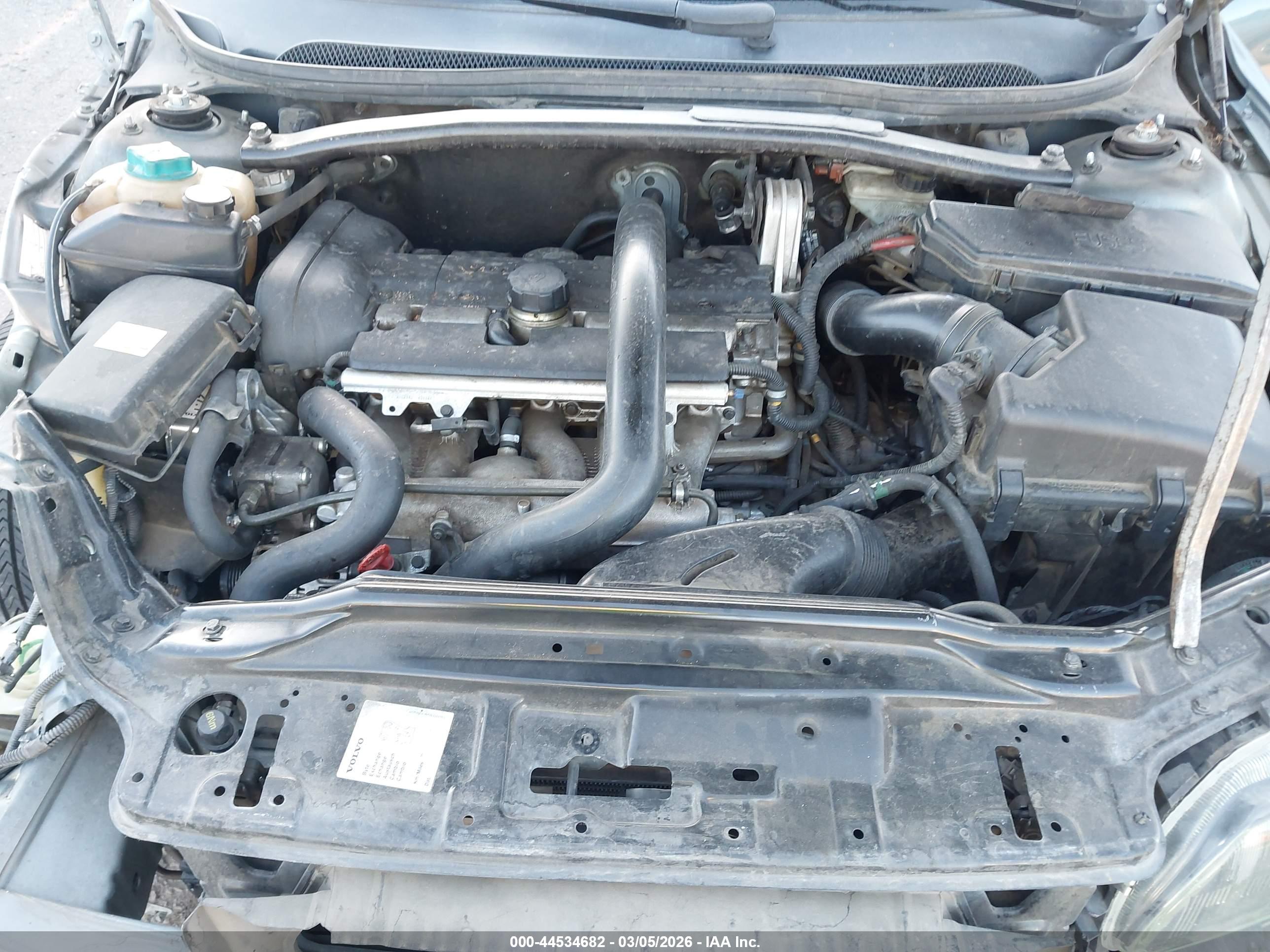 VOLVO V70 image 10