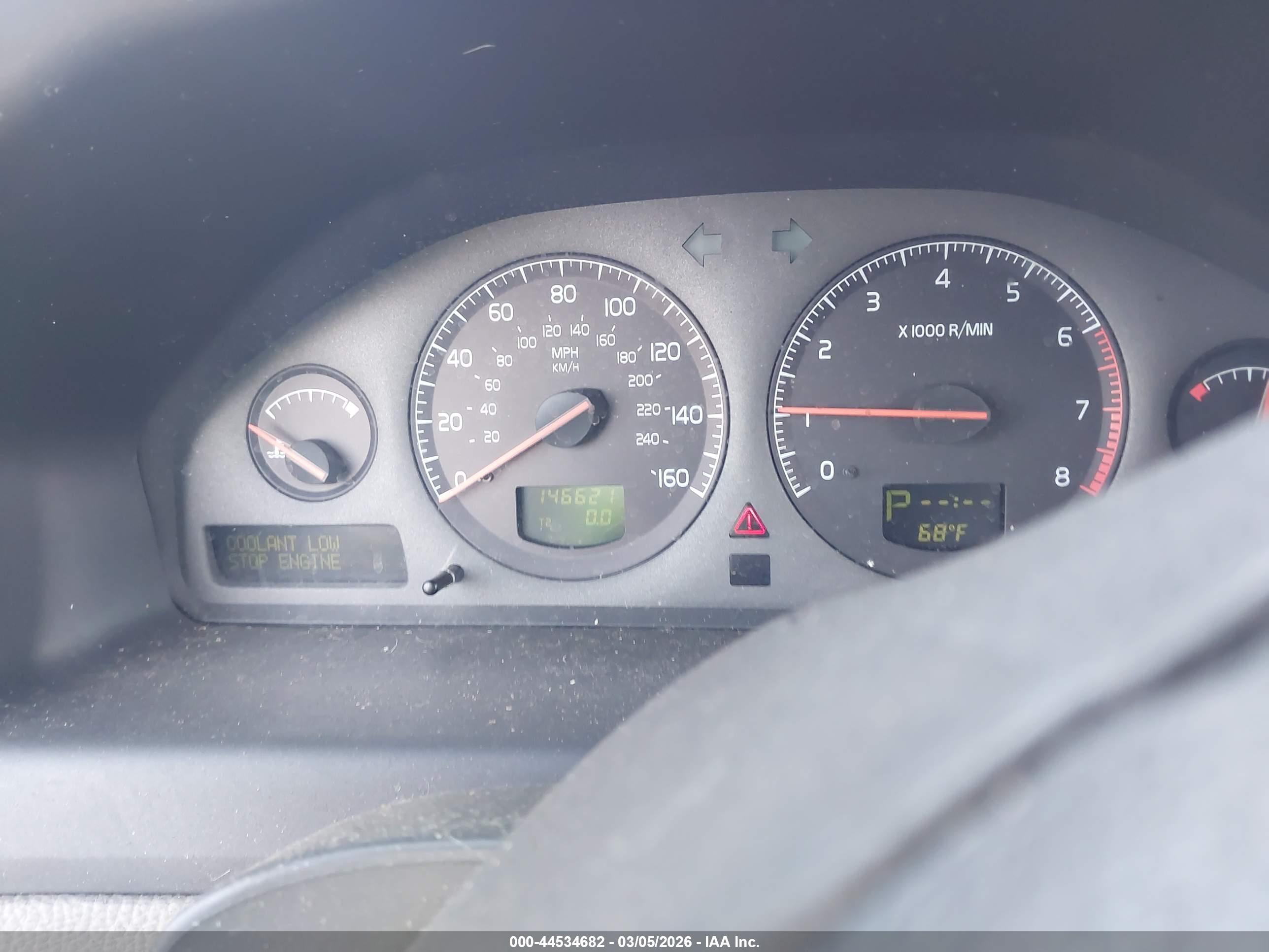 VOLVO V70 image 7