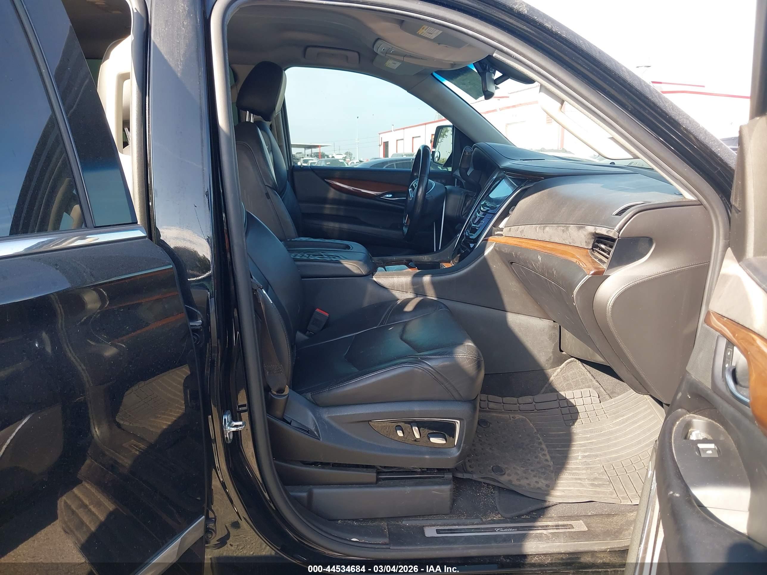 CADILLAC ESCALADE image 5