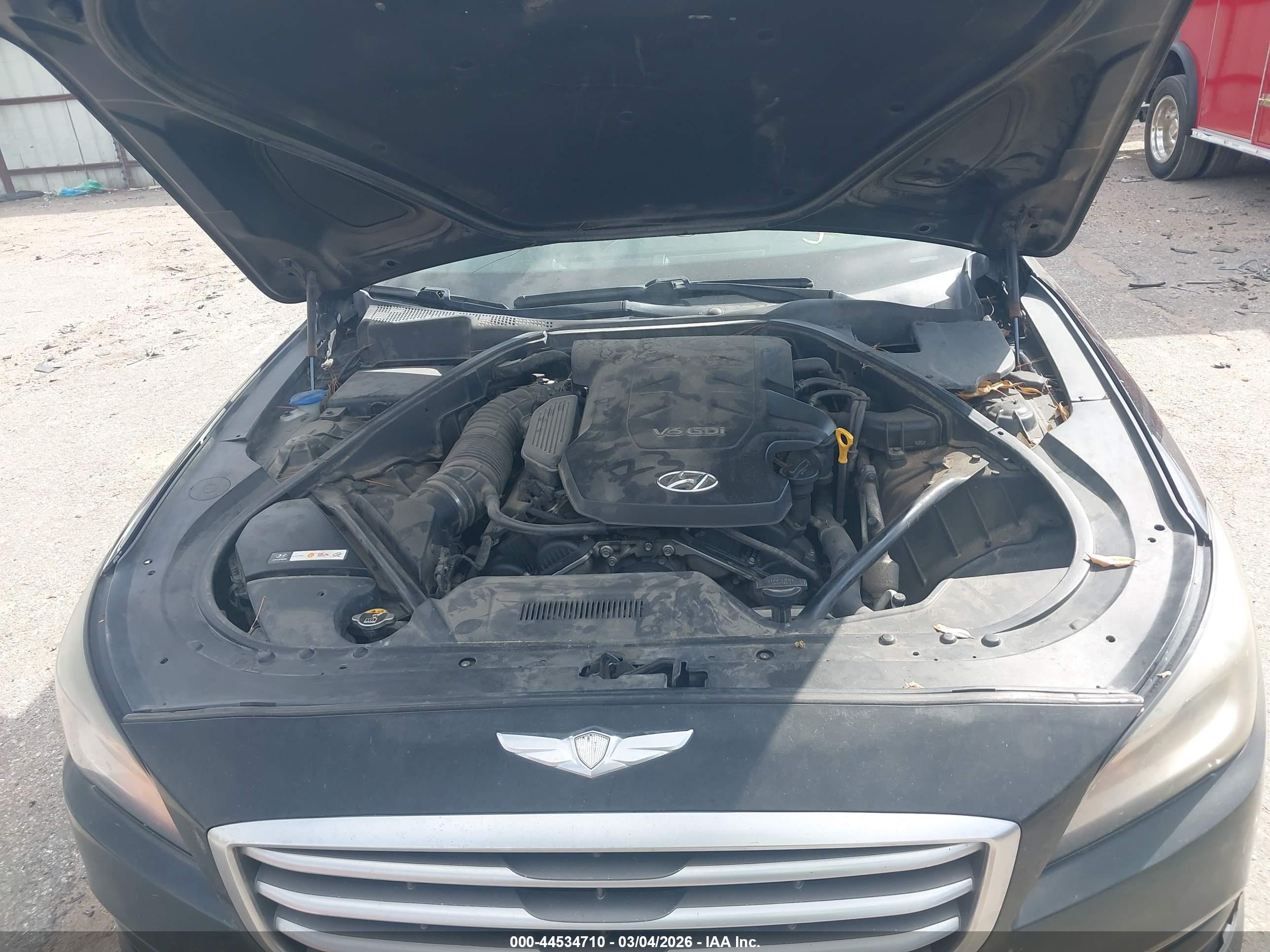 HYUNDAI GENESIS image 10