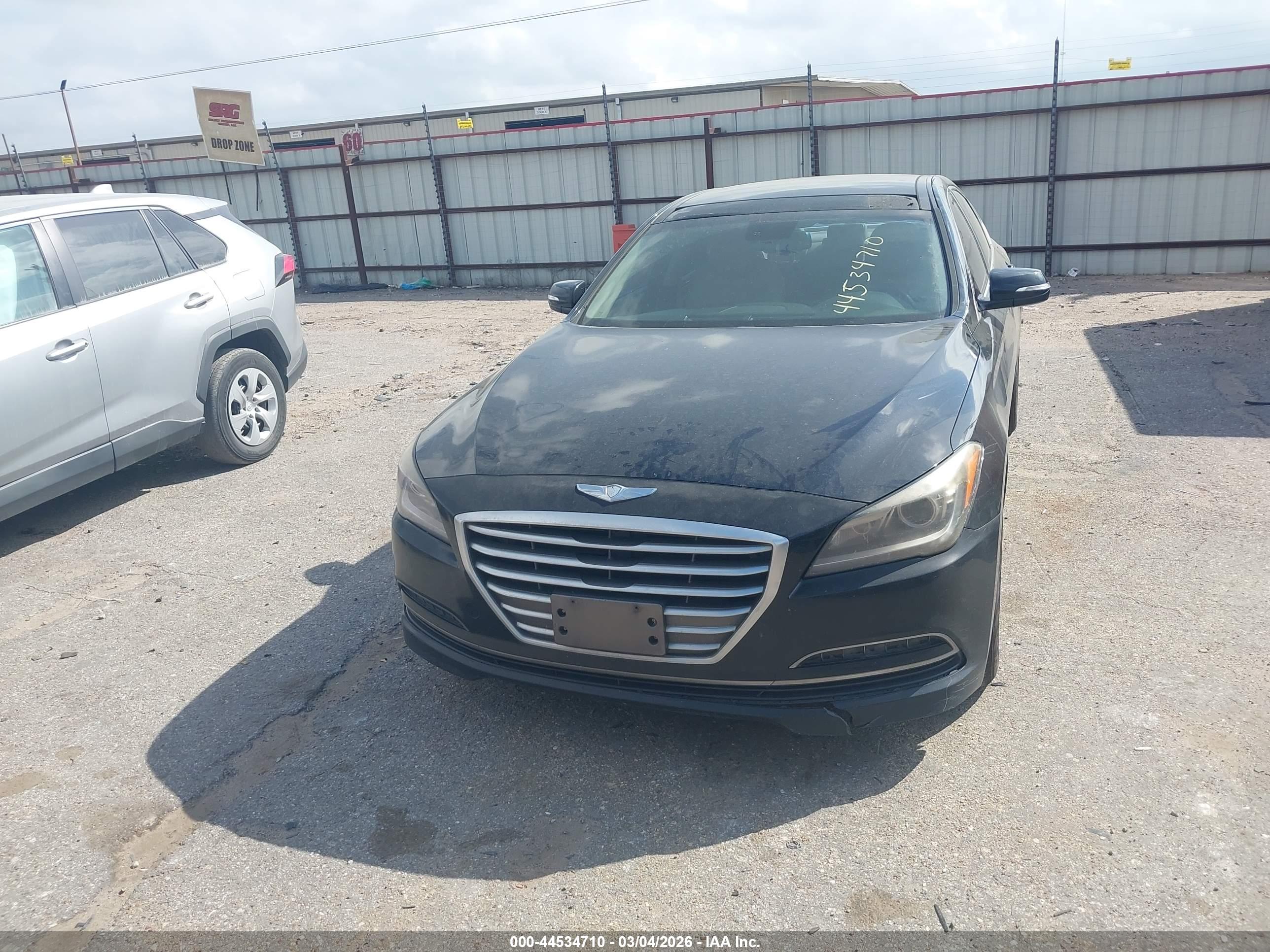 HYUNDAI GENESIS image 6