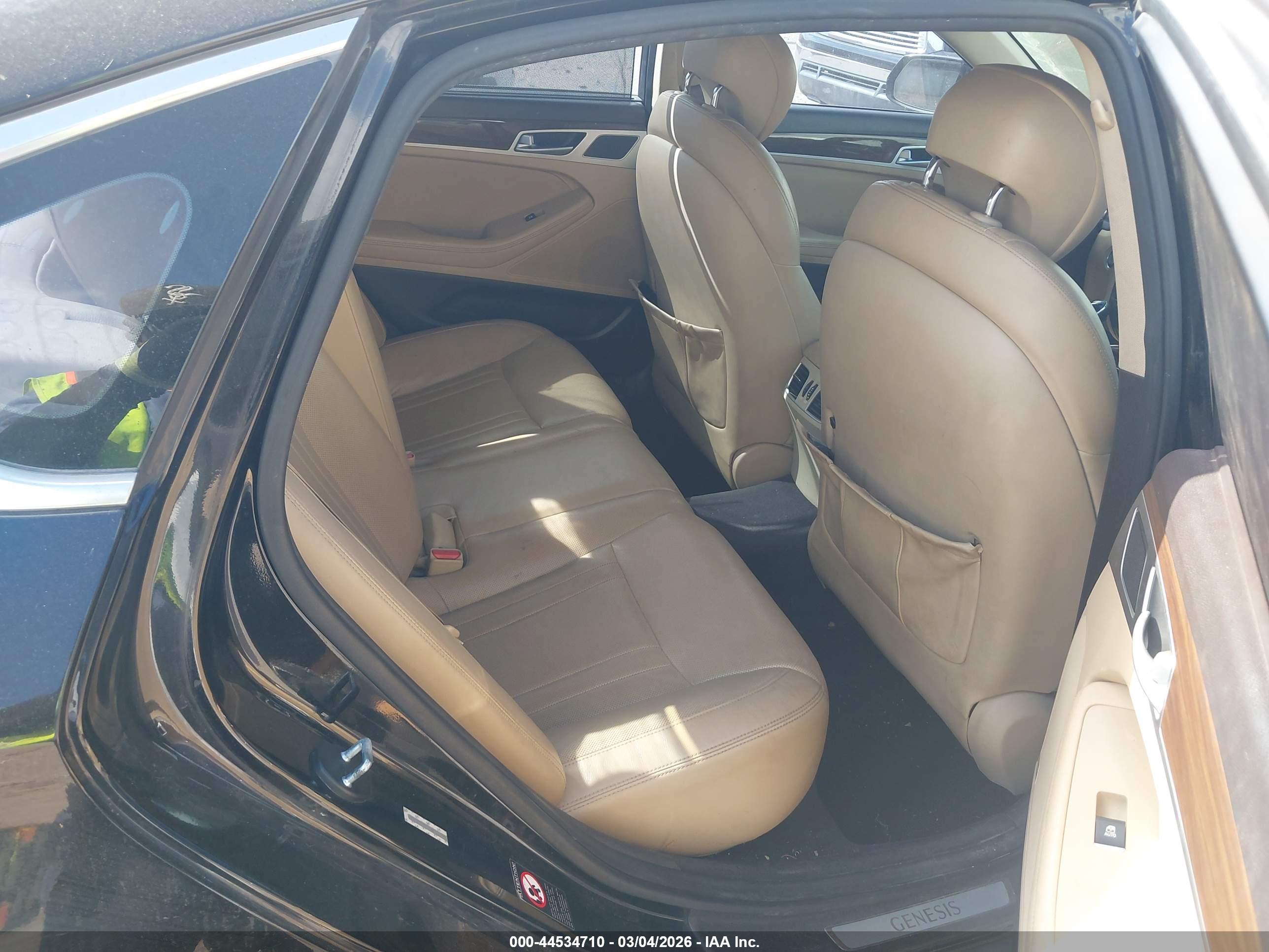 HYUNDAI GENESIS image 8