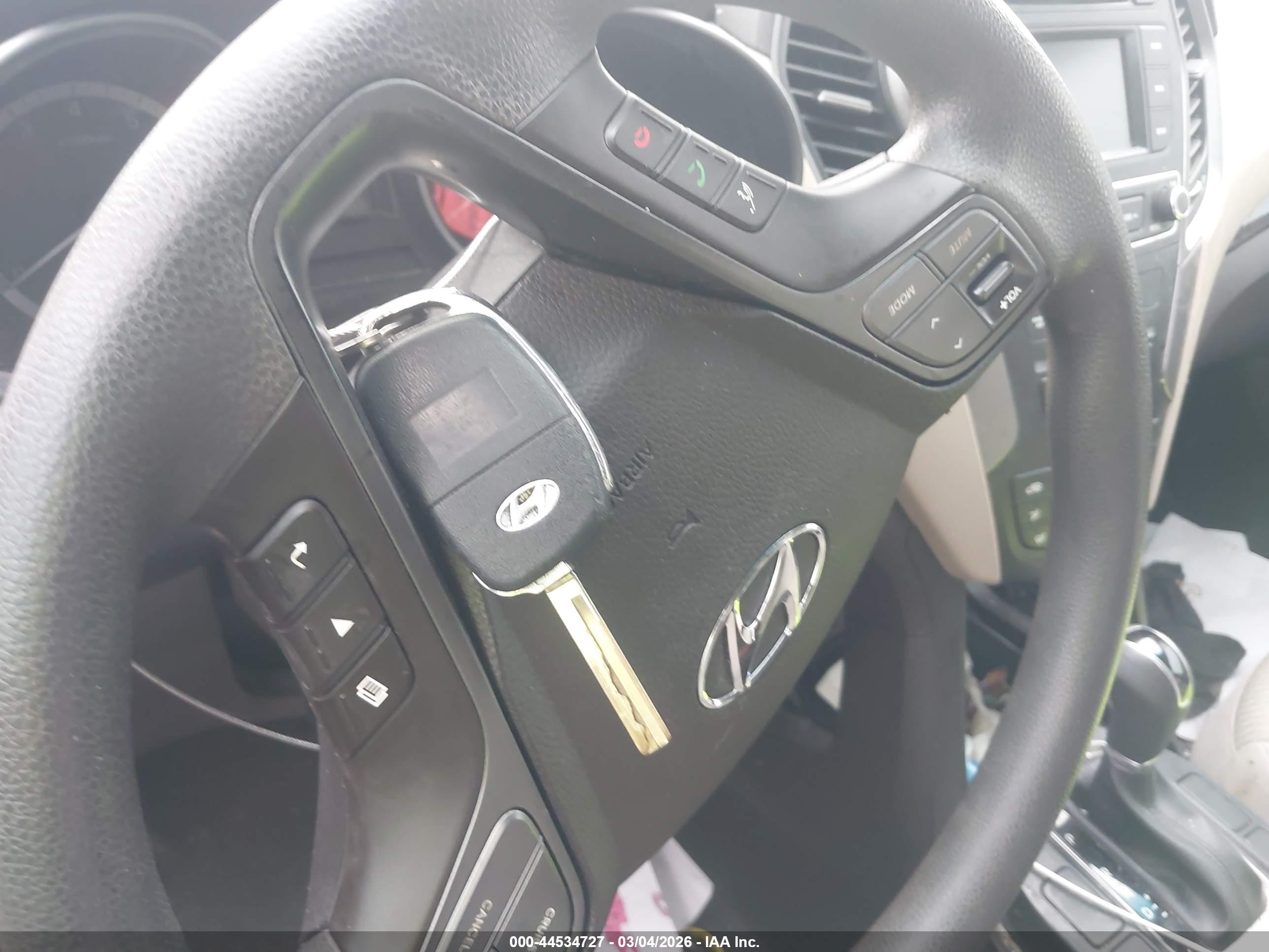 HYUNDAI SANTA image 11