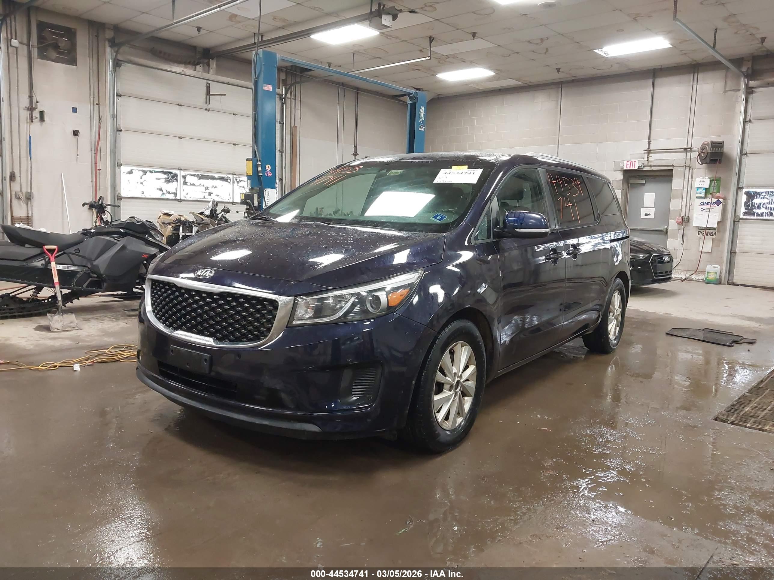 KIA SEDONA image 2
