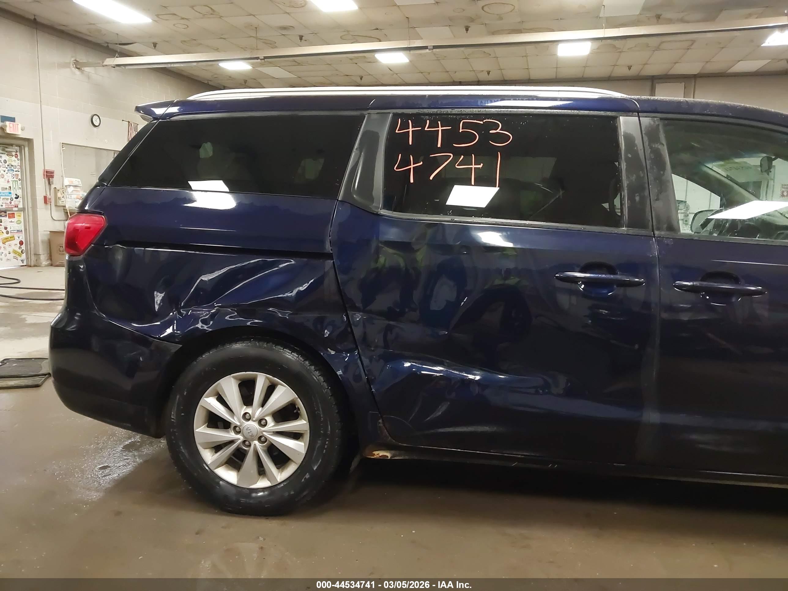 KIA SEDONA image 6