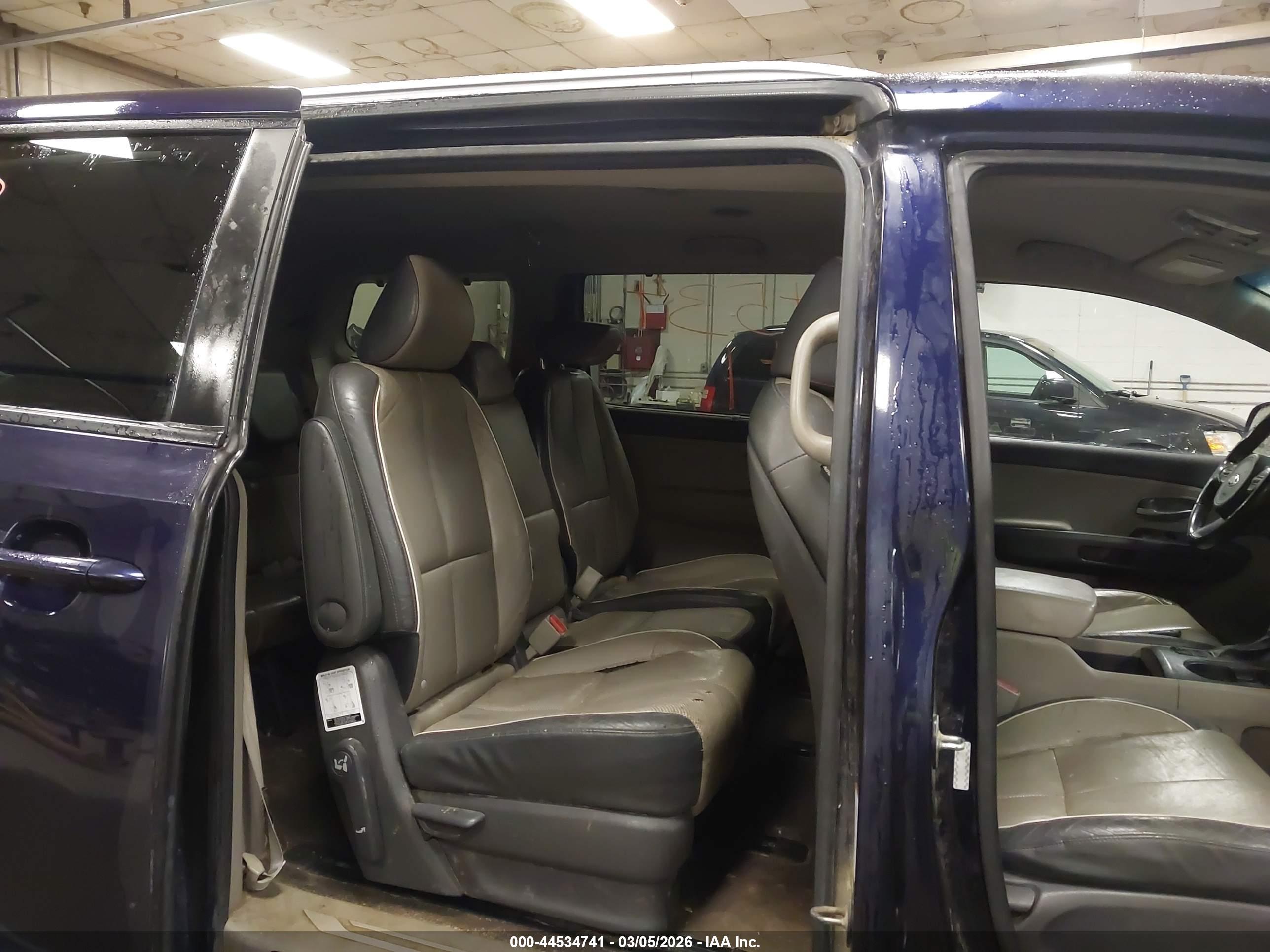 KIA SEDONA image 8