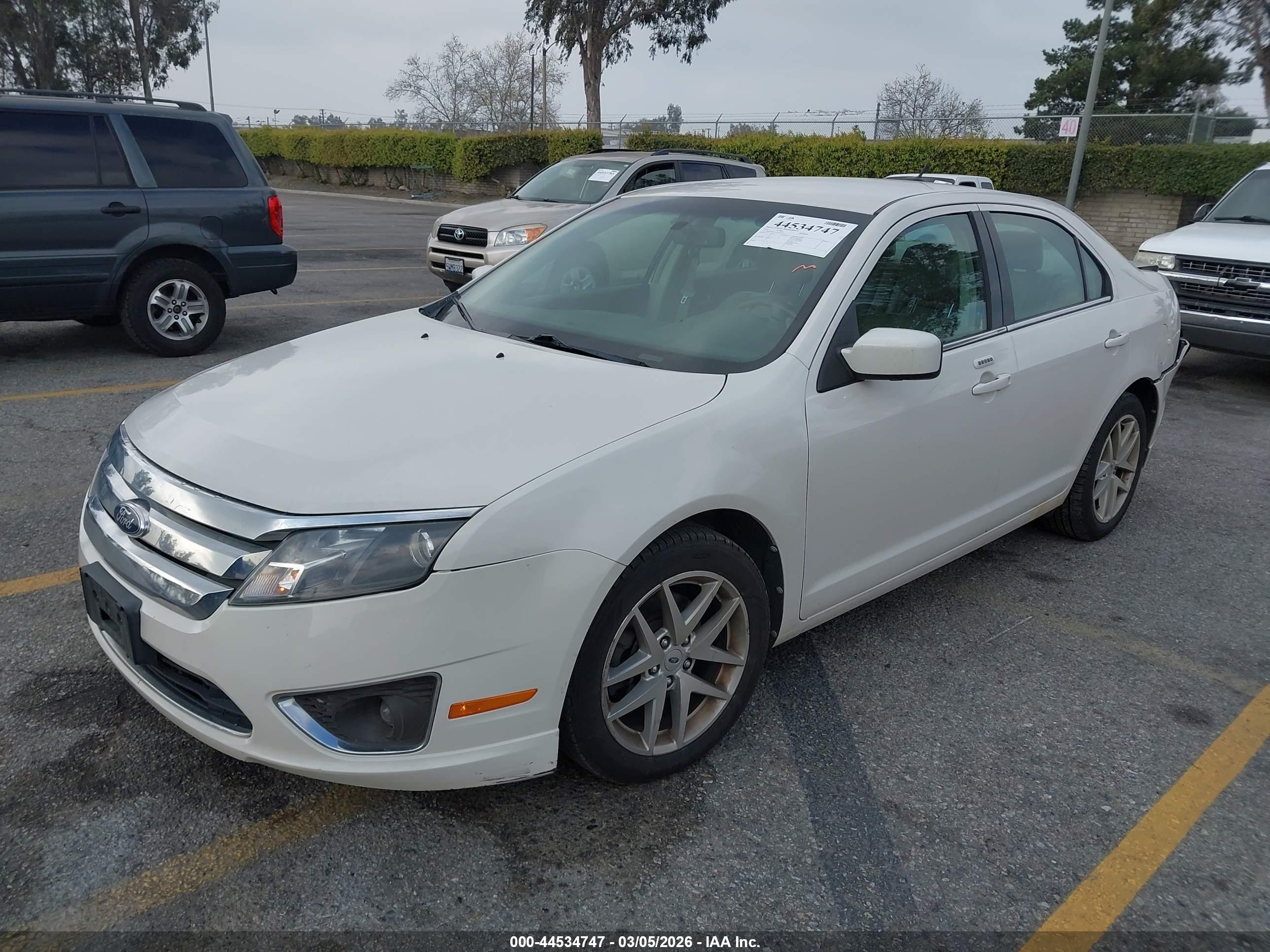 FORD FUSION image 2