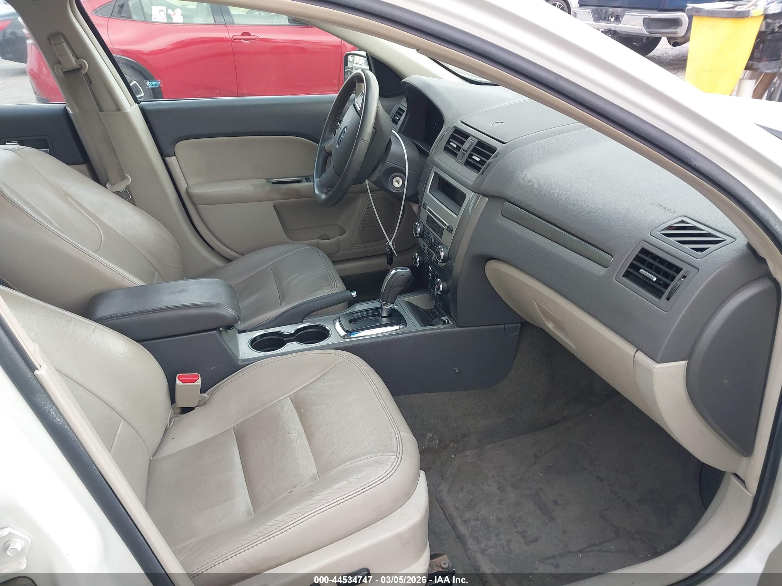 FORD FUSION image 5