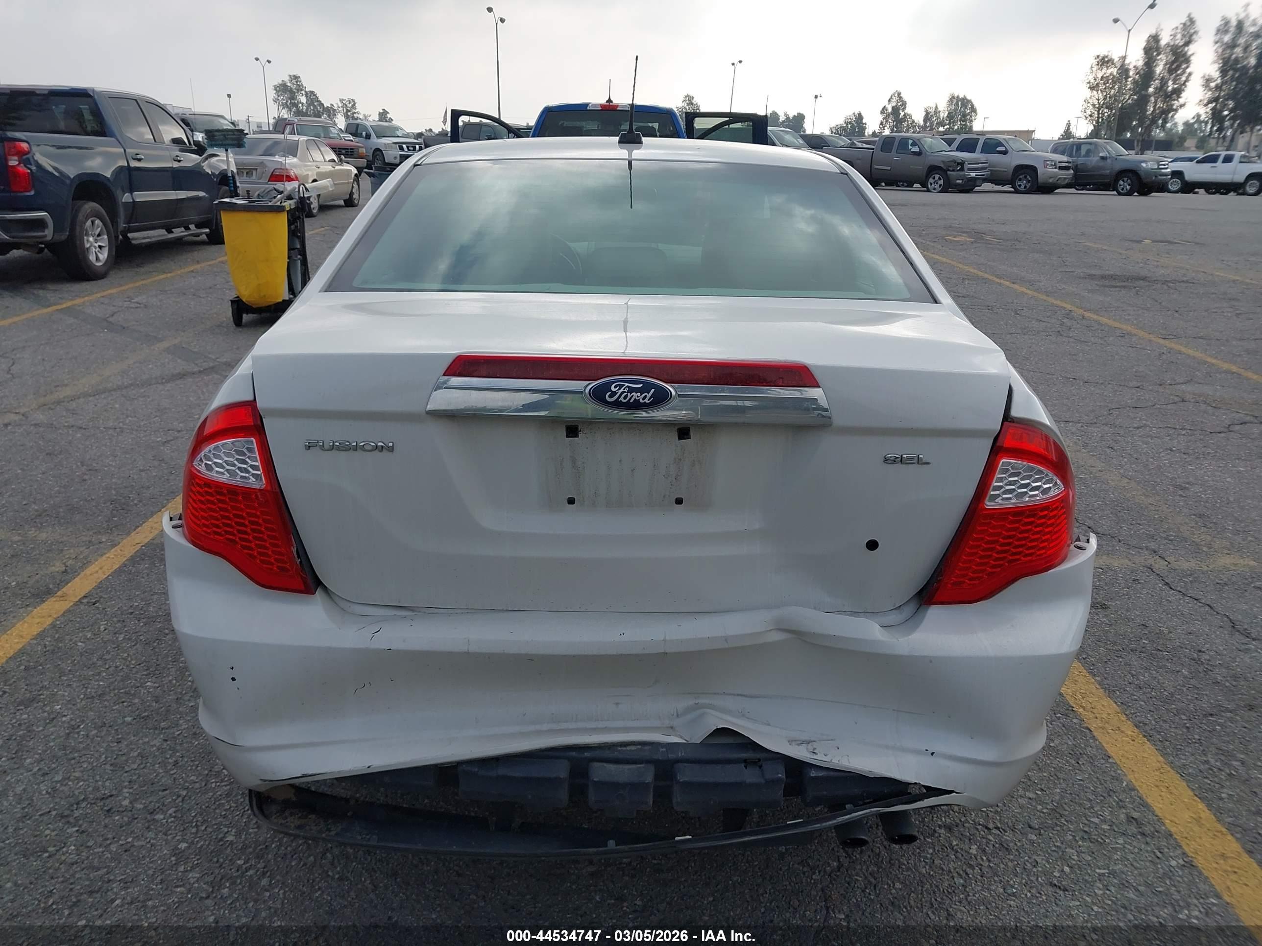 FORD FUSION image 6