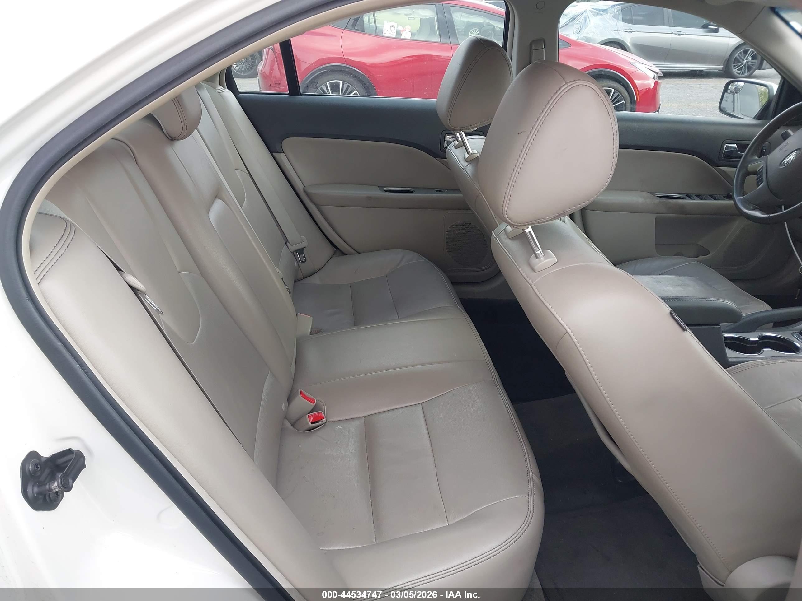 FORD FUSION image 8