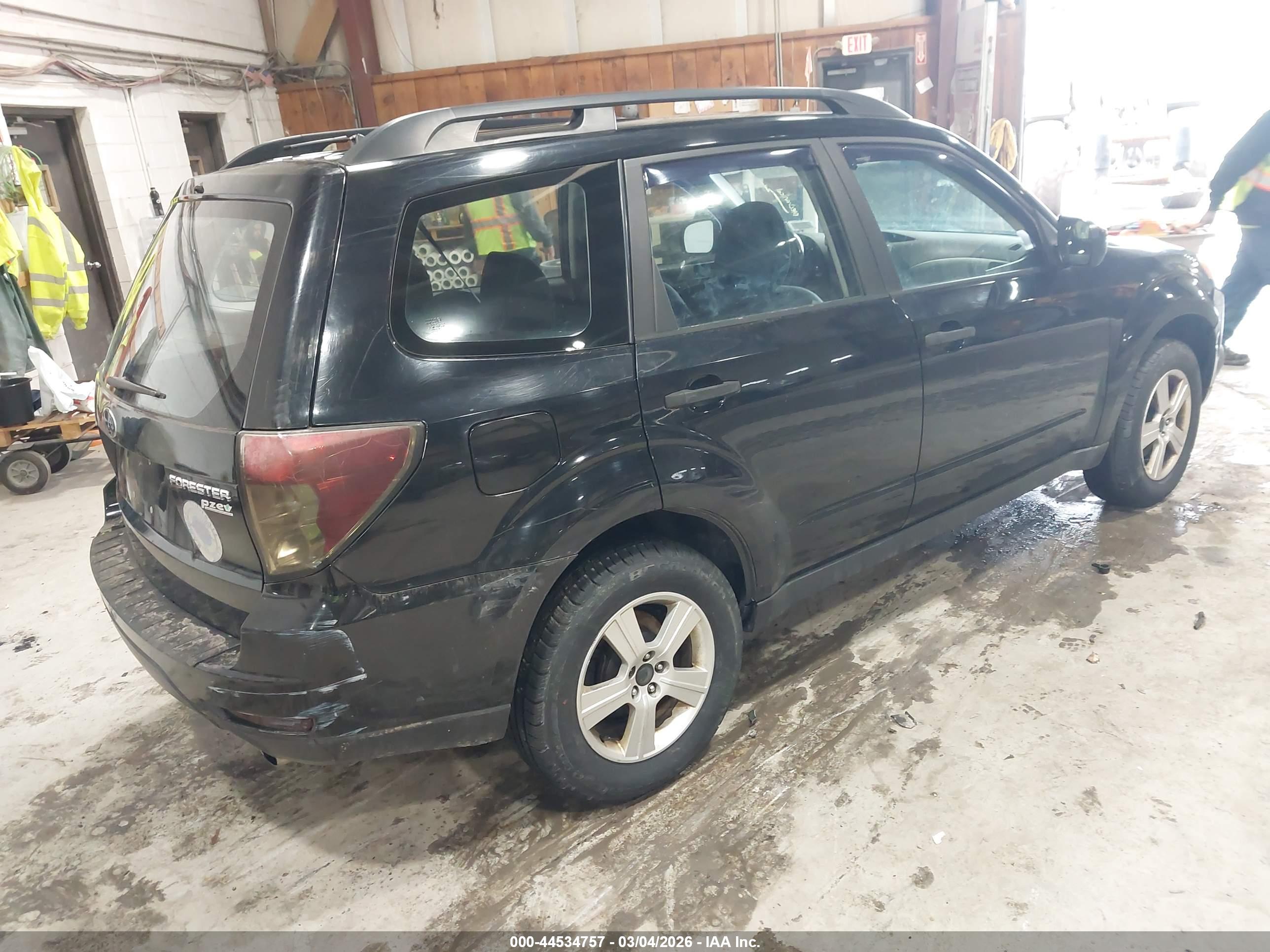 SUBARU FORESTER image 4