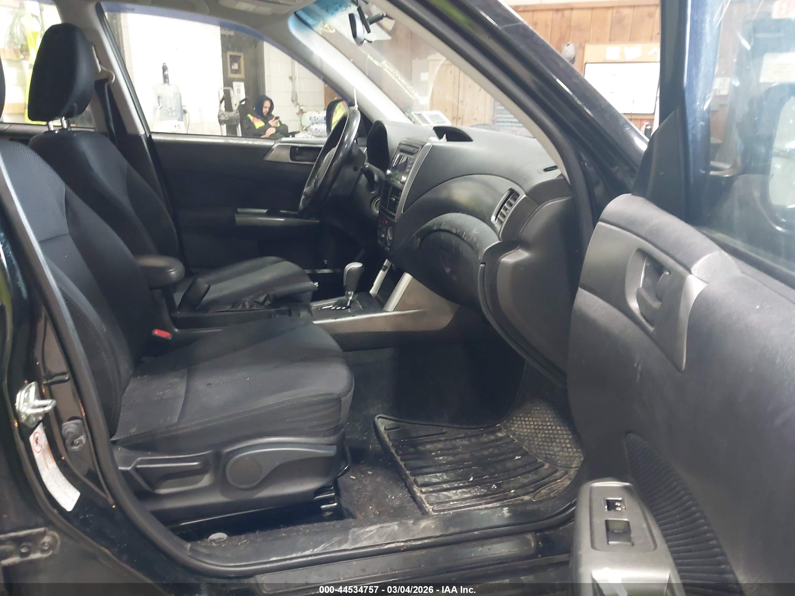 SUBARU FORESTER image 5