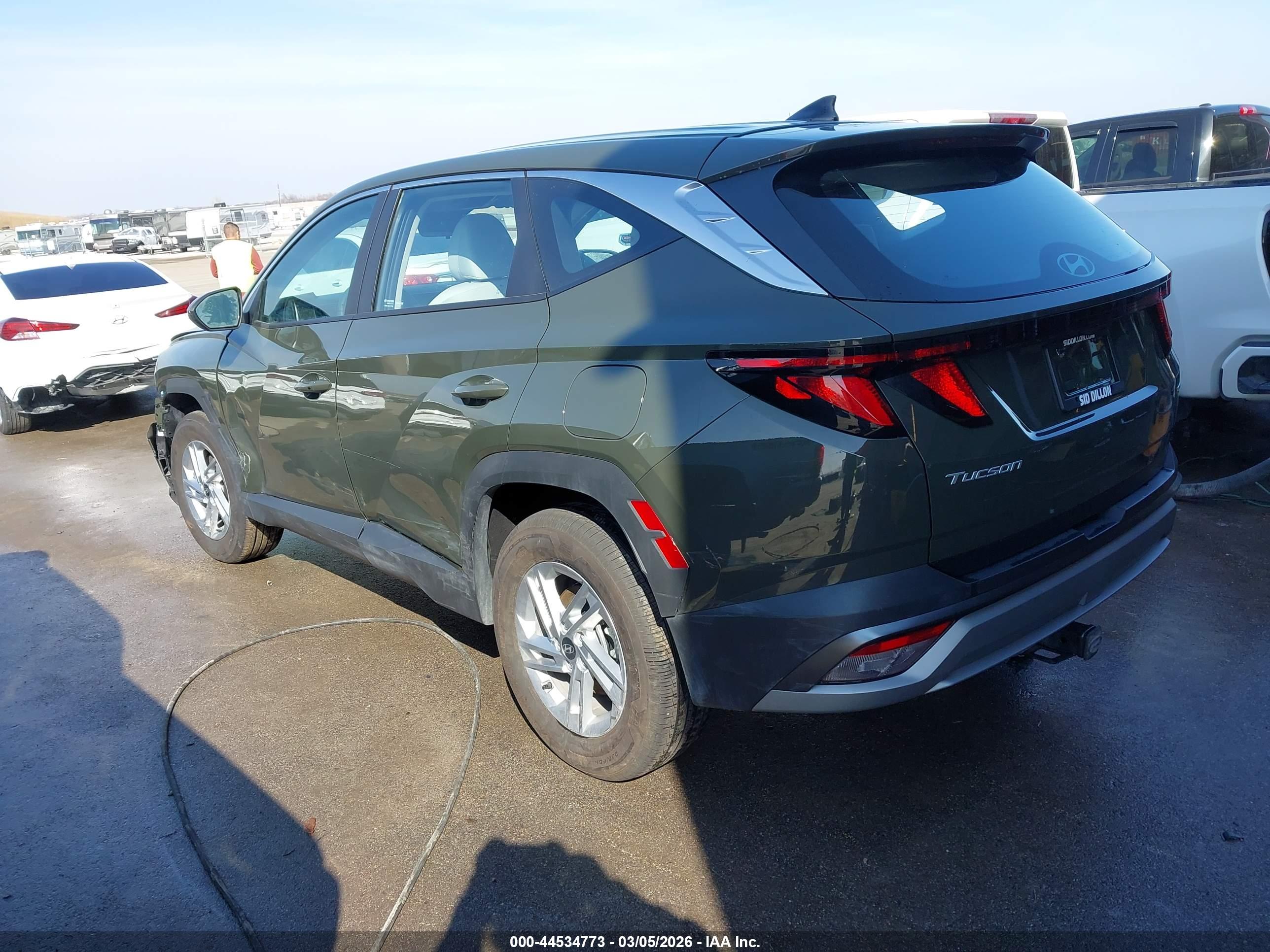 HYUNDAI TUCSON image 3