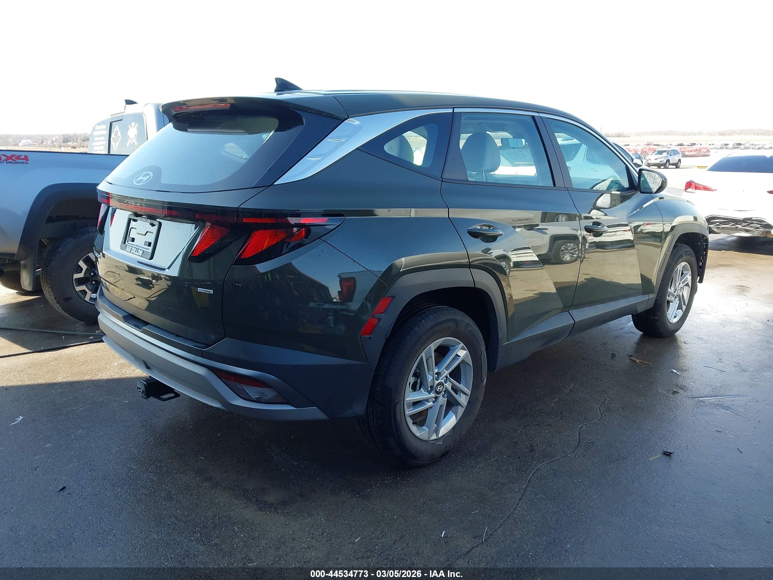 HYUNDAI TUCSON image 4