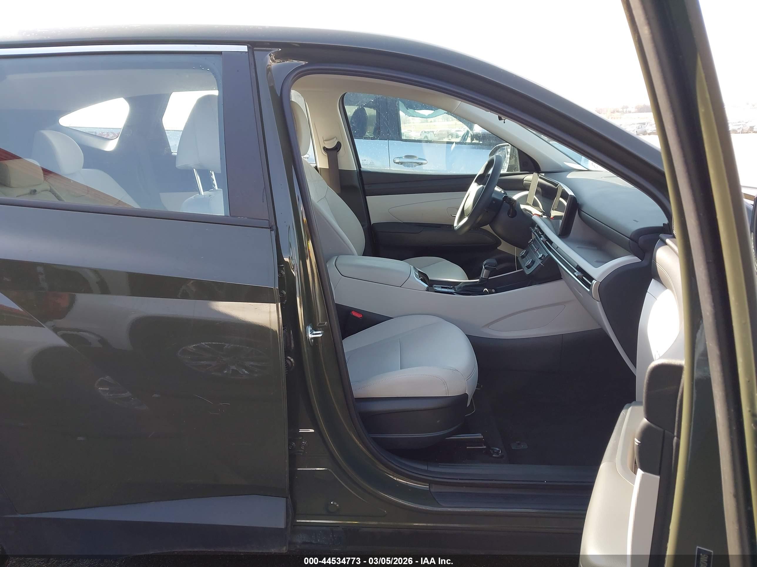 HYUNDAI TUCSON image 5