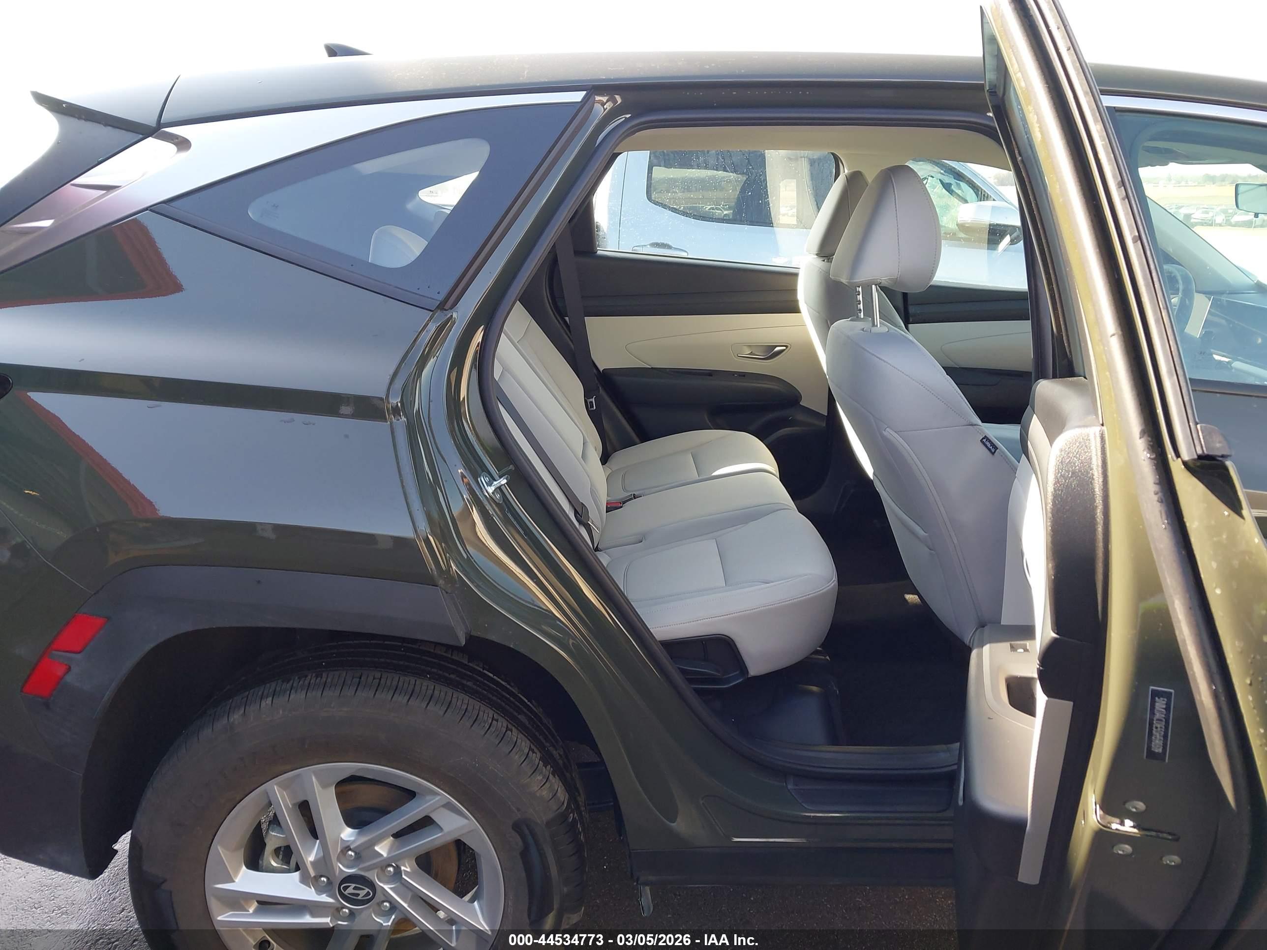 HYUNDAI TUCSON image 8