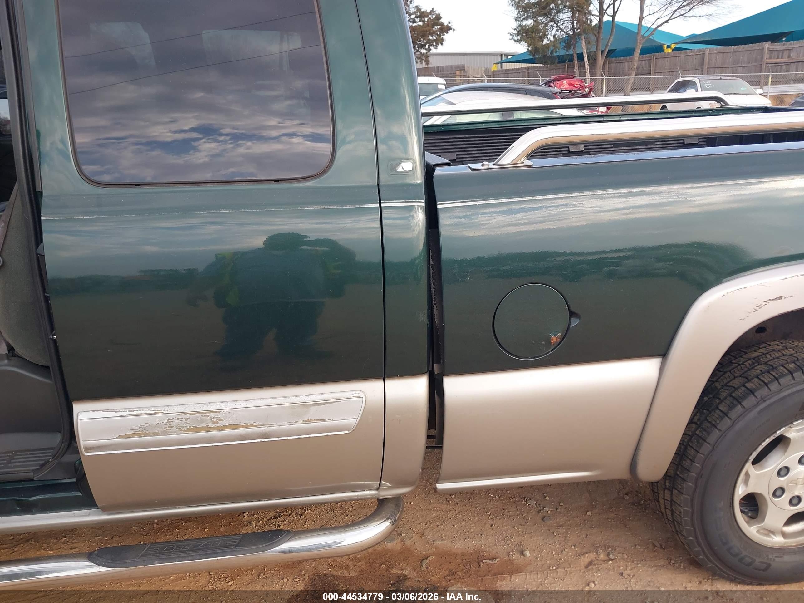 CHEVROLET SILVERADO image 6