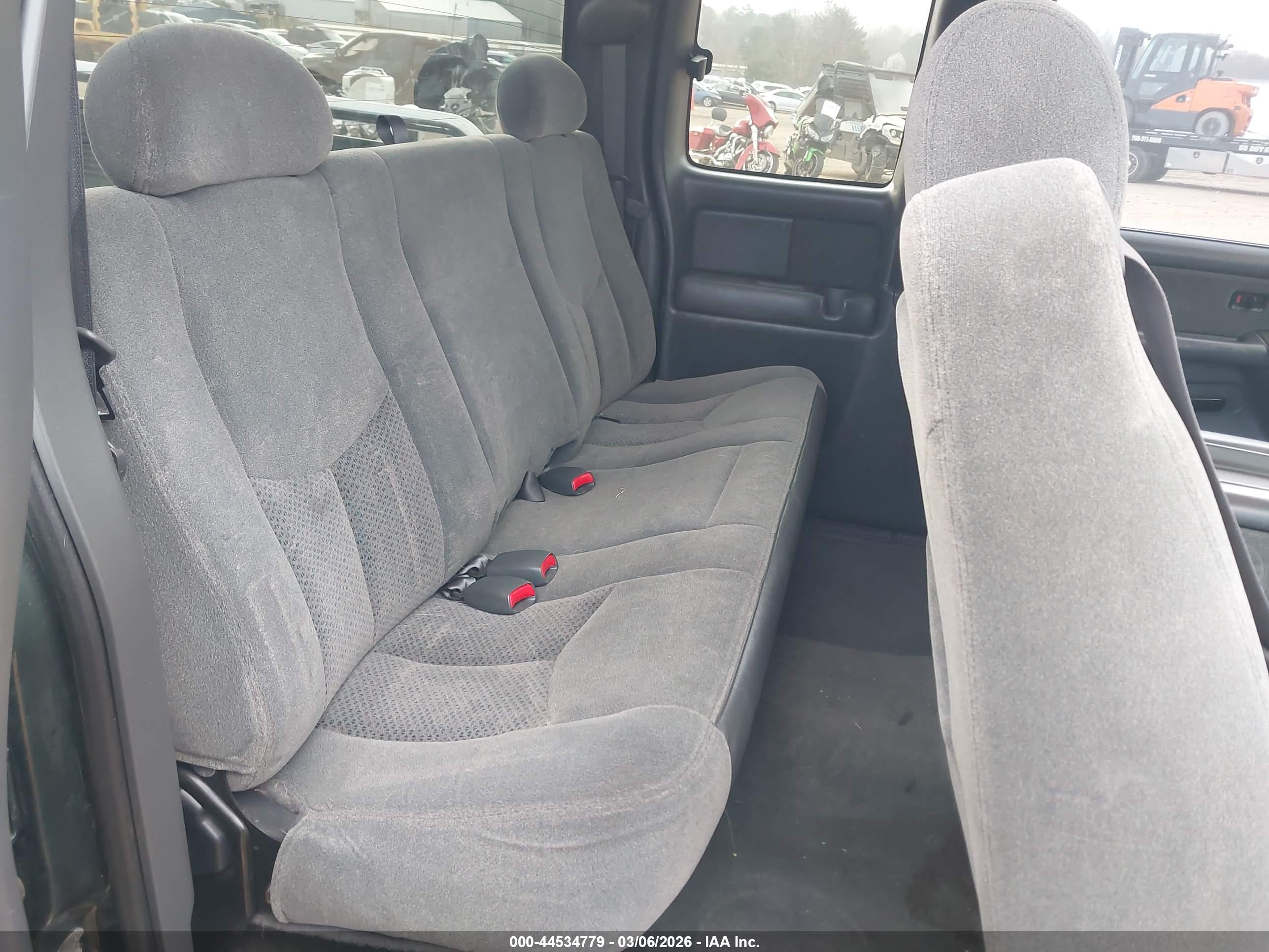 CHEVROLET SILVERADO image 8