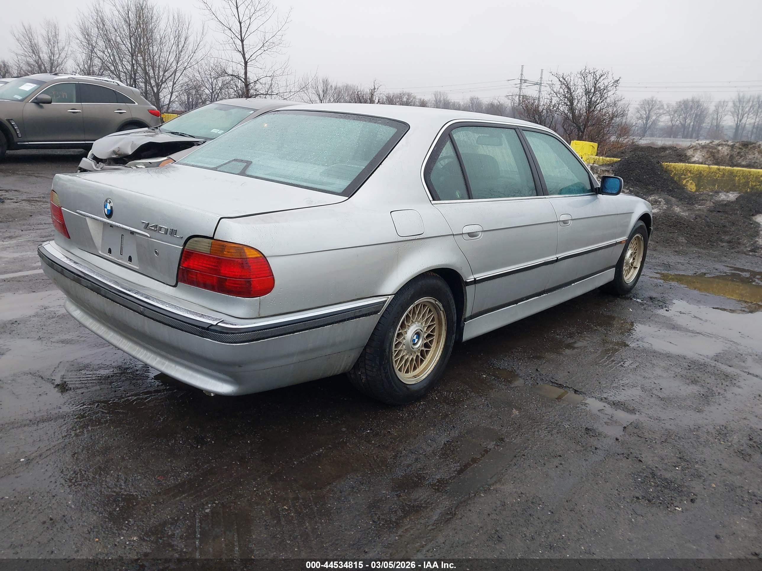 BMW 740IL image 4