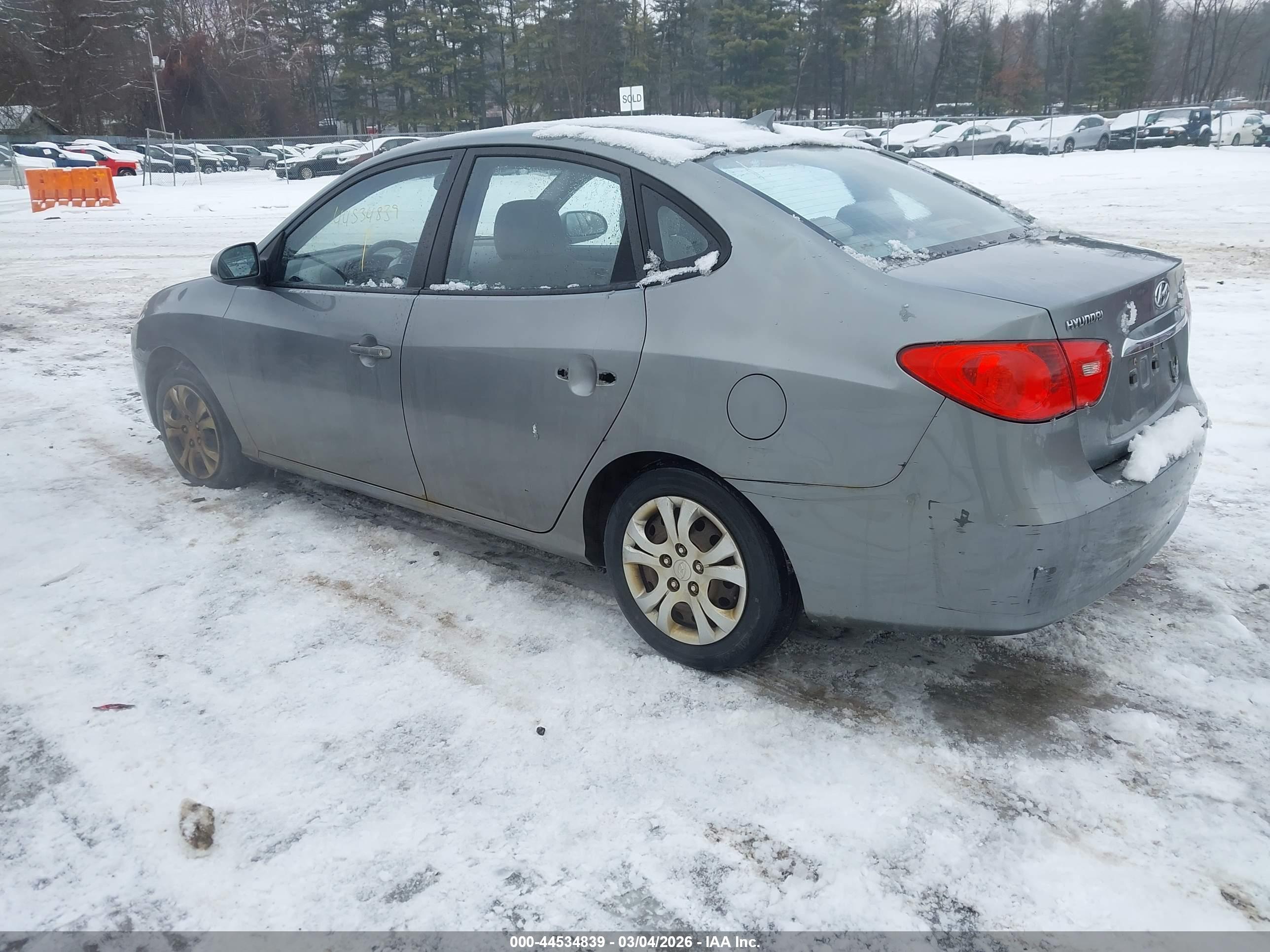 HYUNDAI ELANTRA image 3
