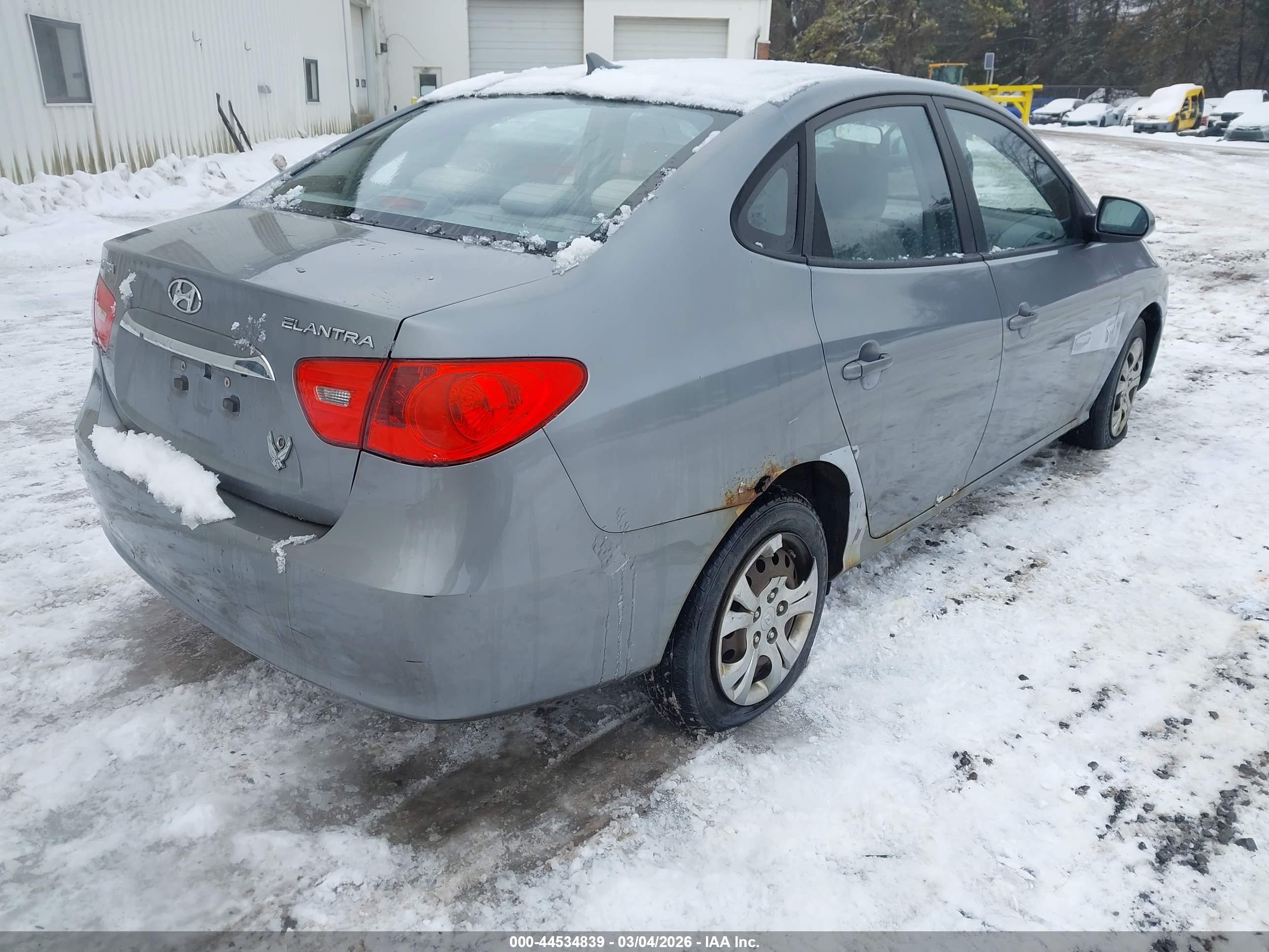 HYUNDAI ELANTRA image 4