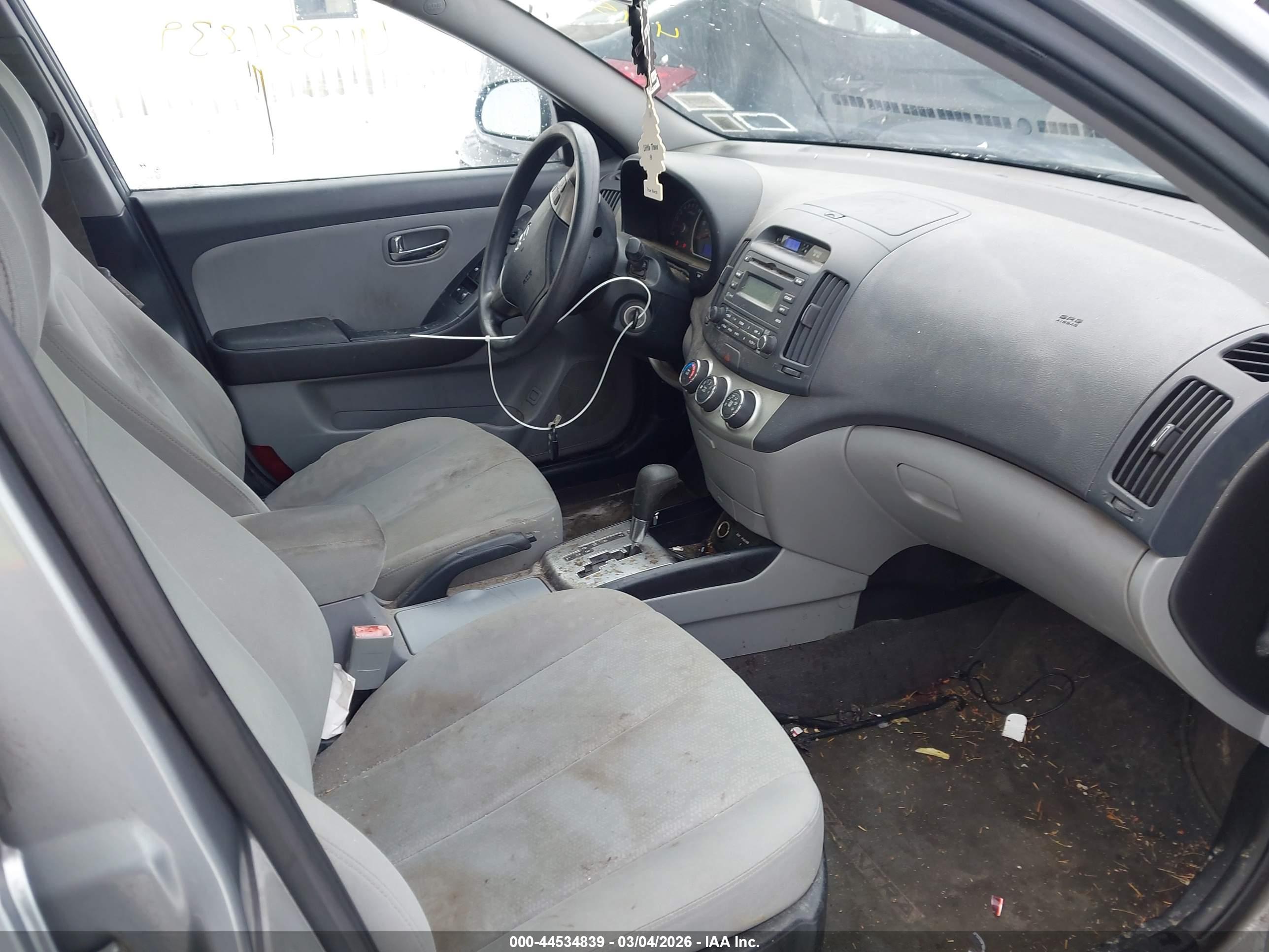 HYUNDAI ELANTRA image 5
