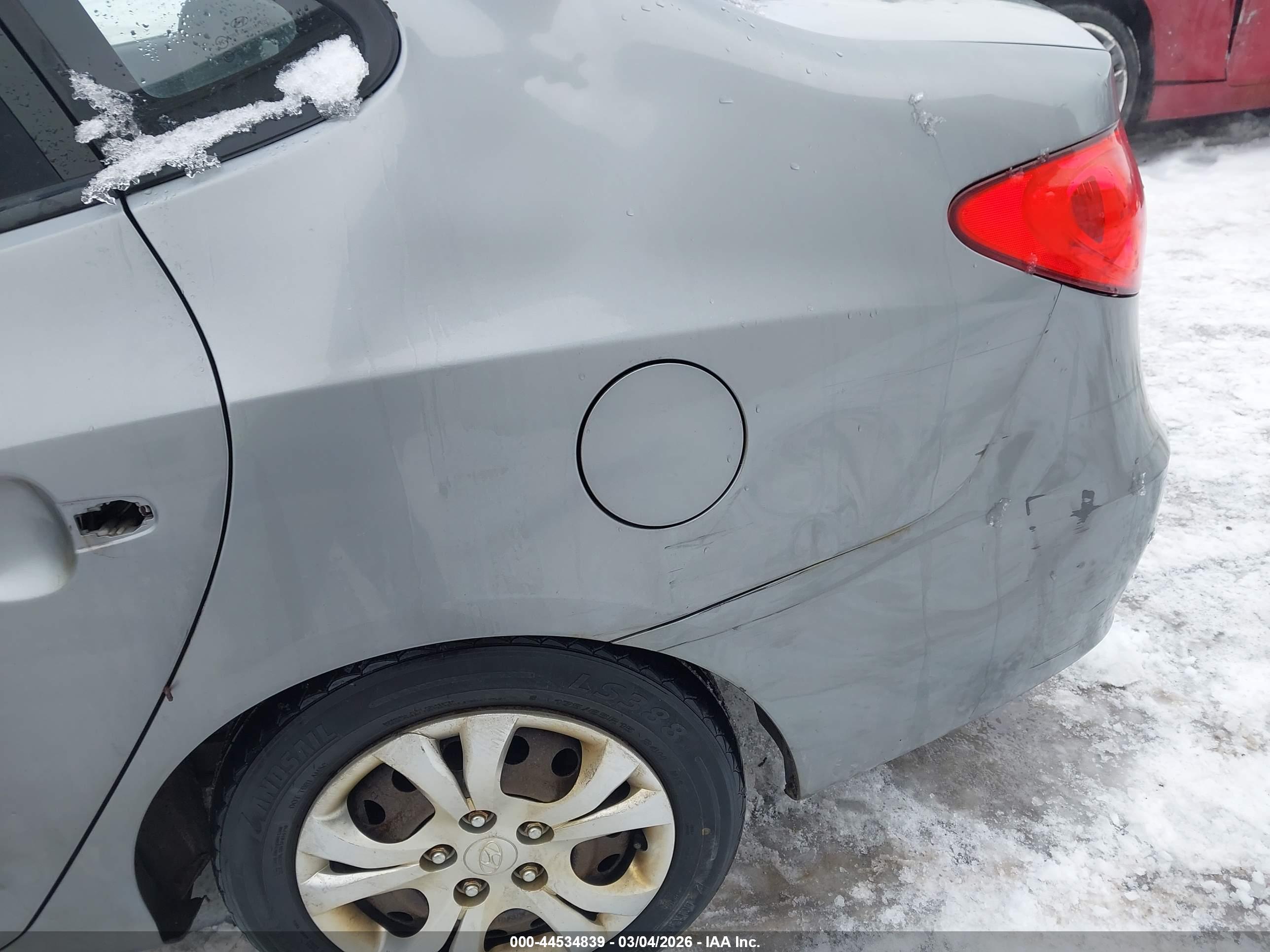 HYUNDAI ELANTRA image 6