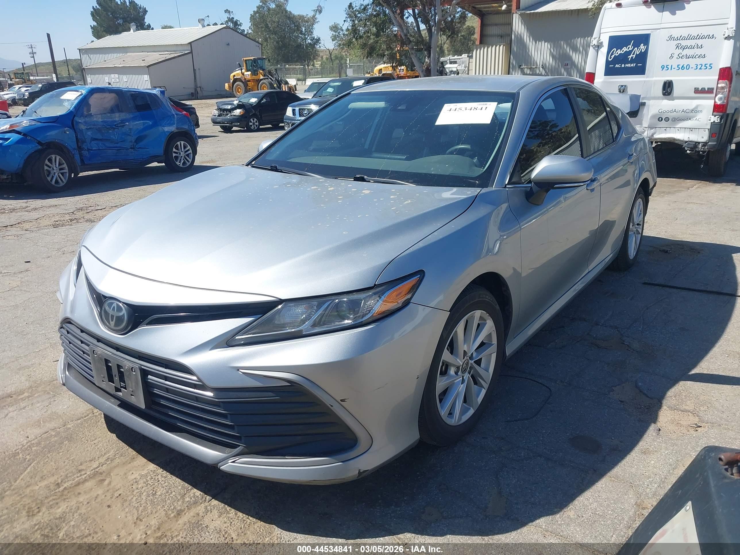 TOYOTA CAMRY image 2
