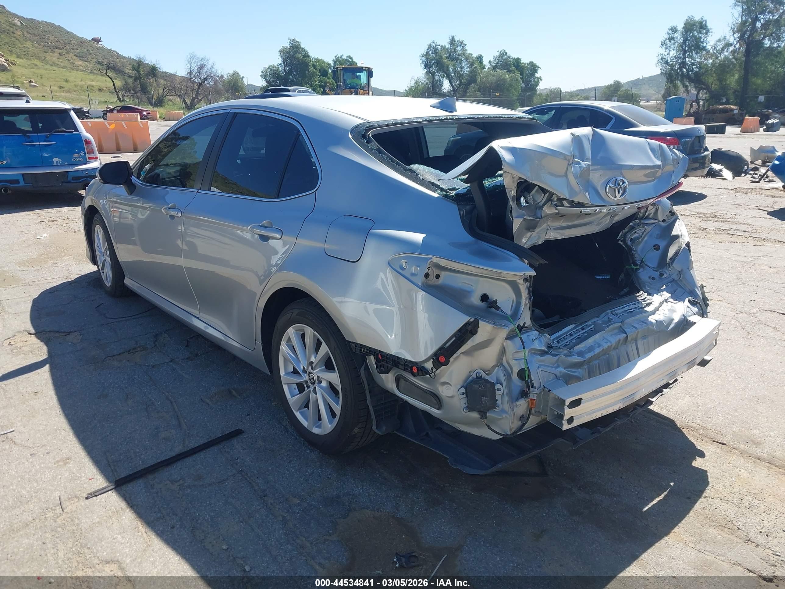 TOYOTA CAMRY image 3