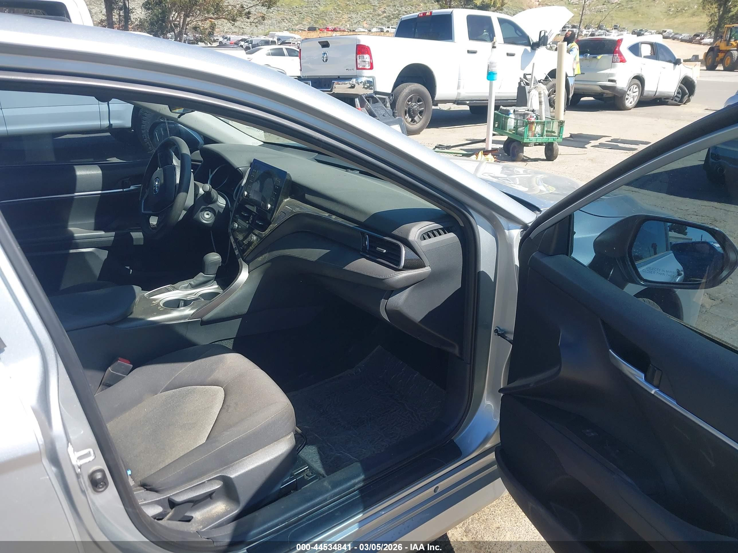 TOYOTA CAMRY image 5
