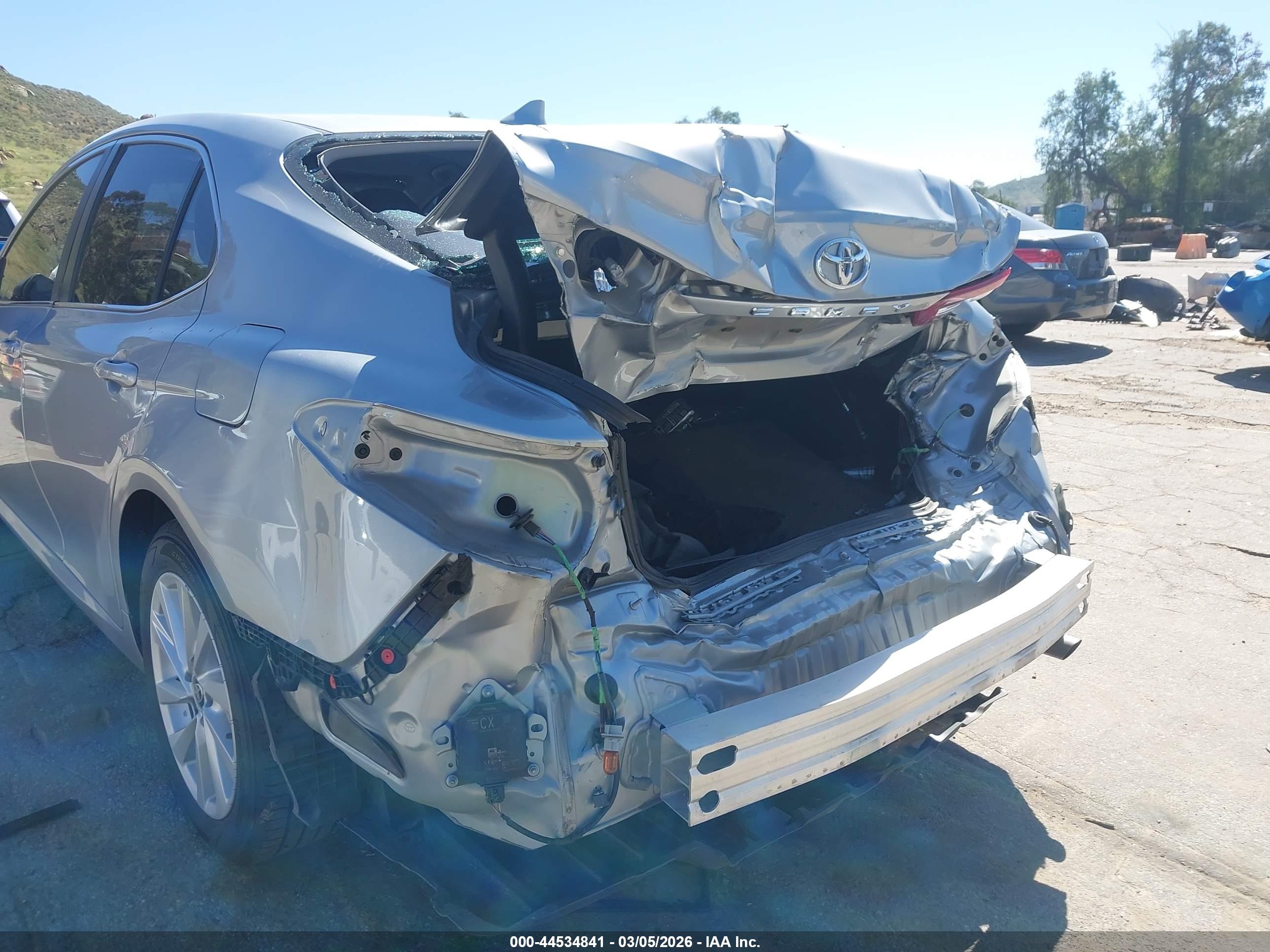 TOYOTA CAMRY image 6