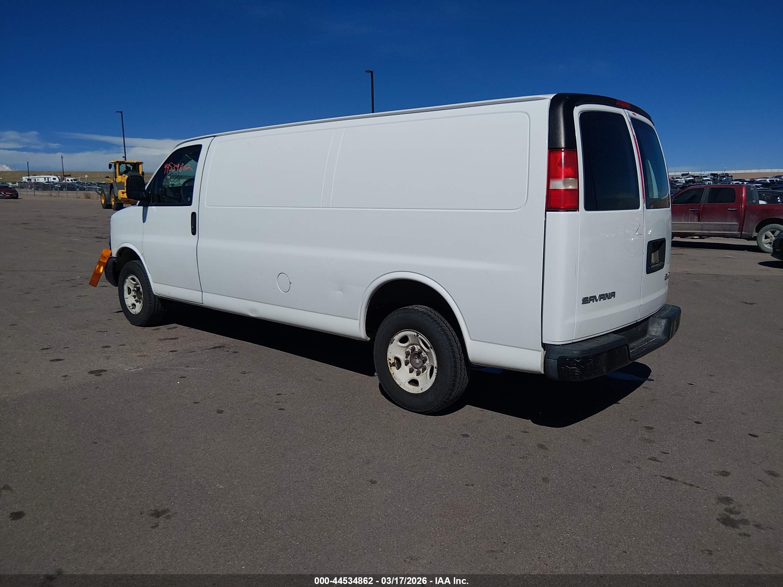 GMC SAVANA image 3