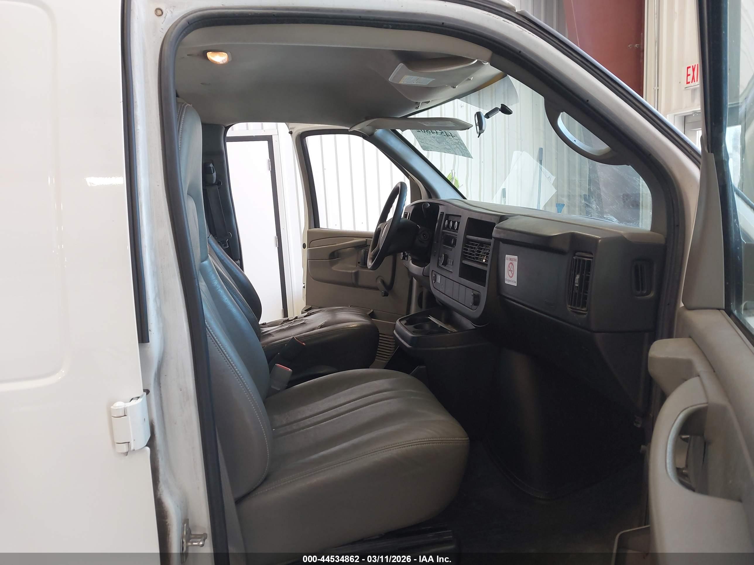 GMC SAVANA image 5