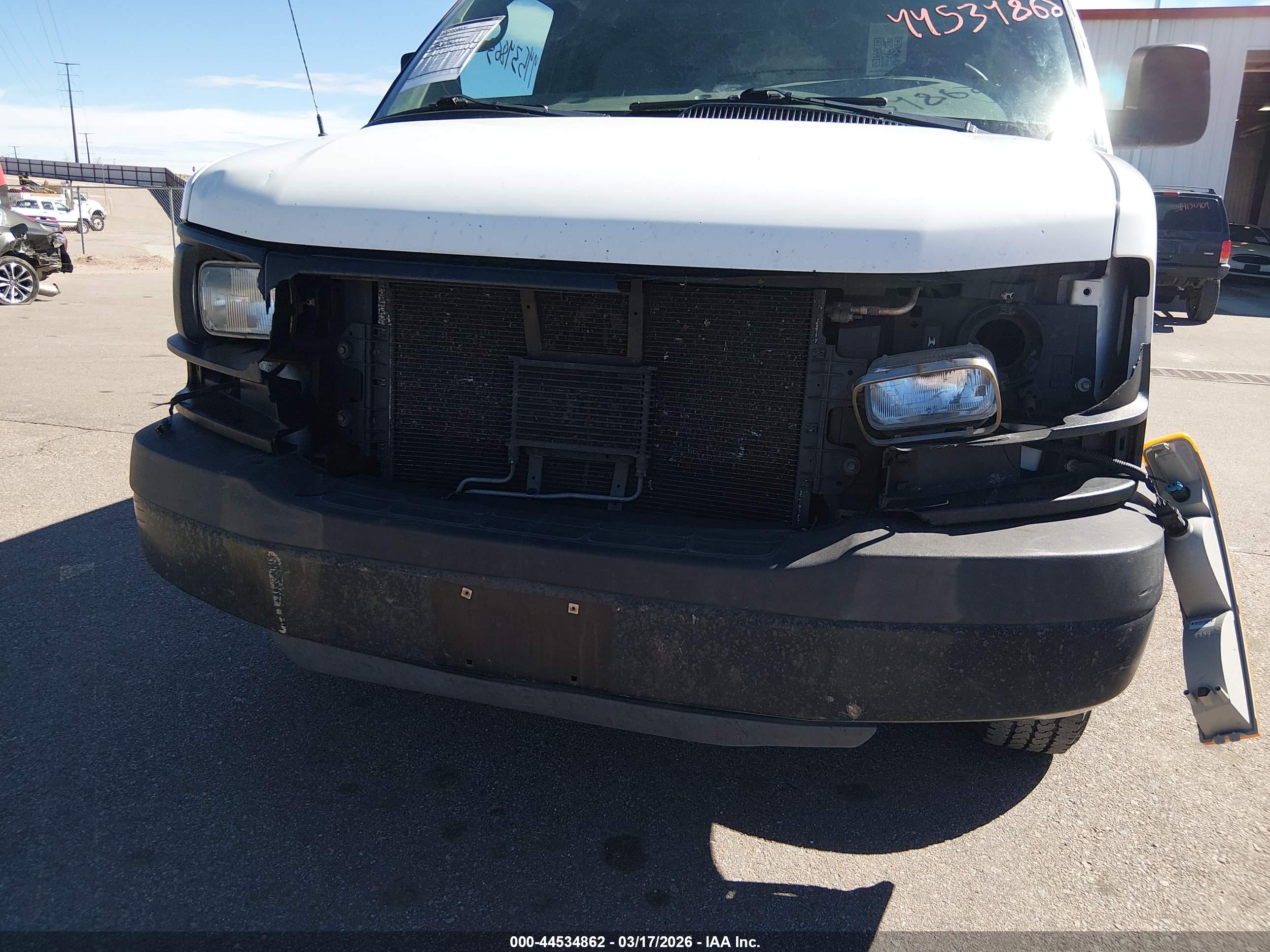 GMC SAVANA image 6